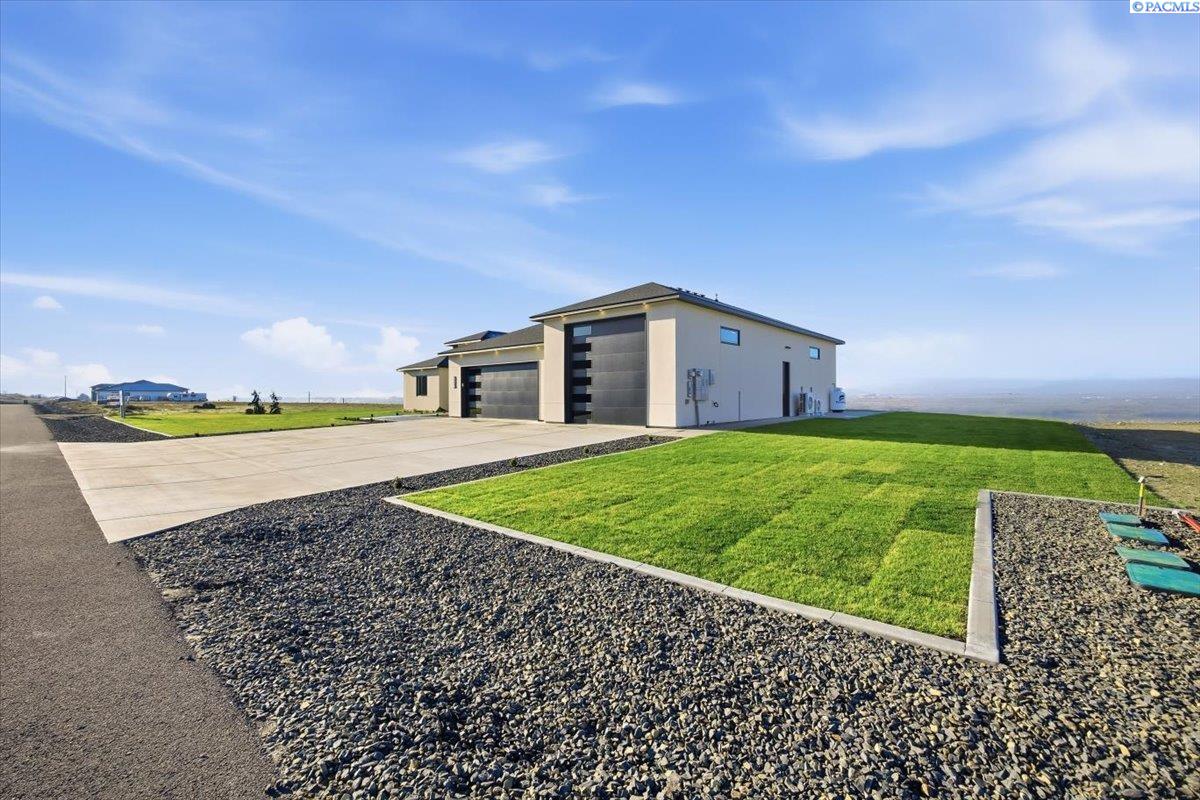 129 Riviera, Pasco, WA 99301