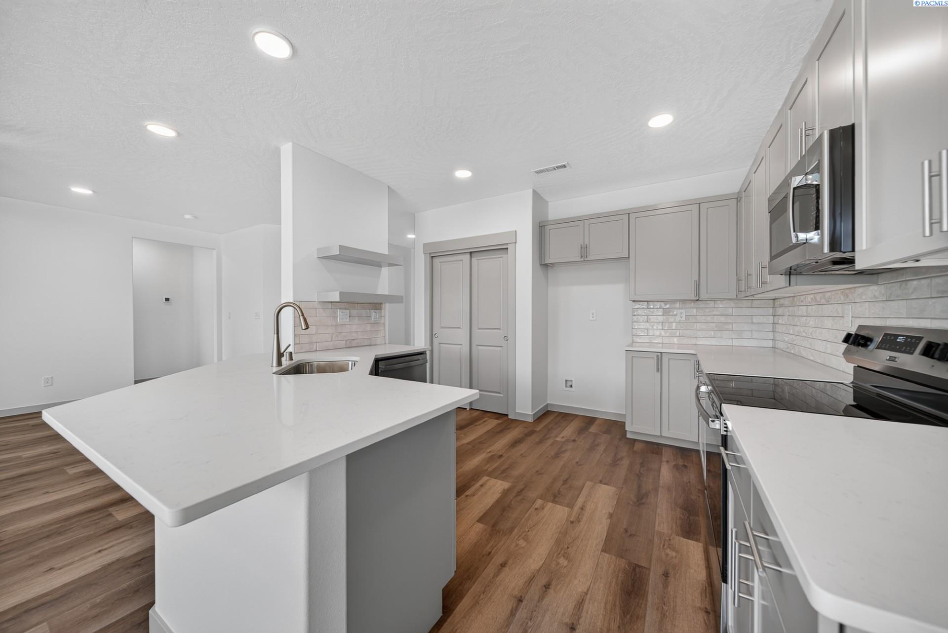 6609 Road 52, Pasco, WA 99301