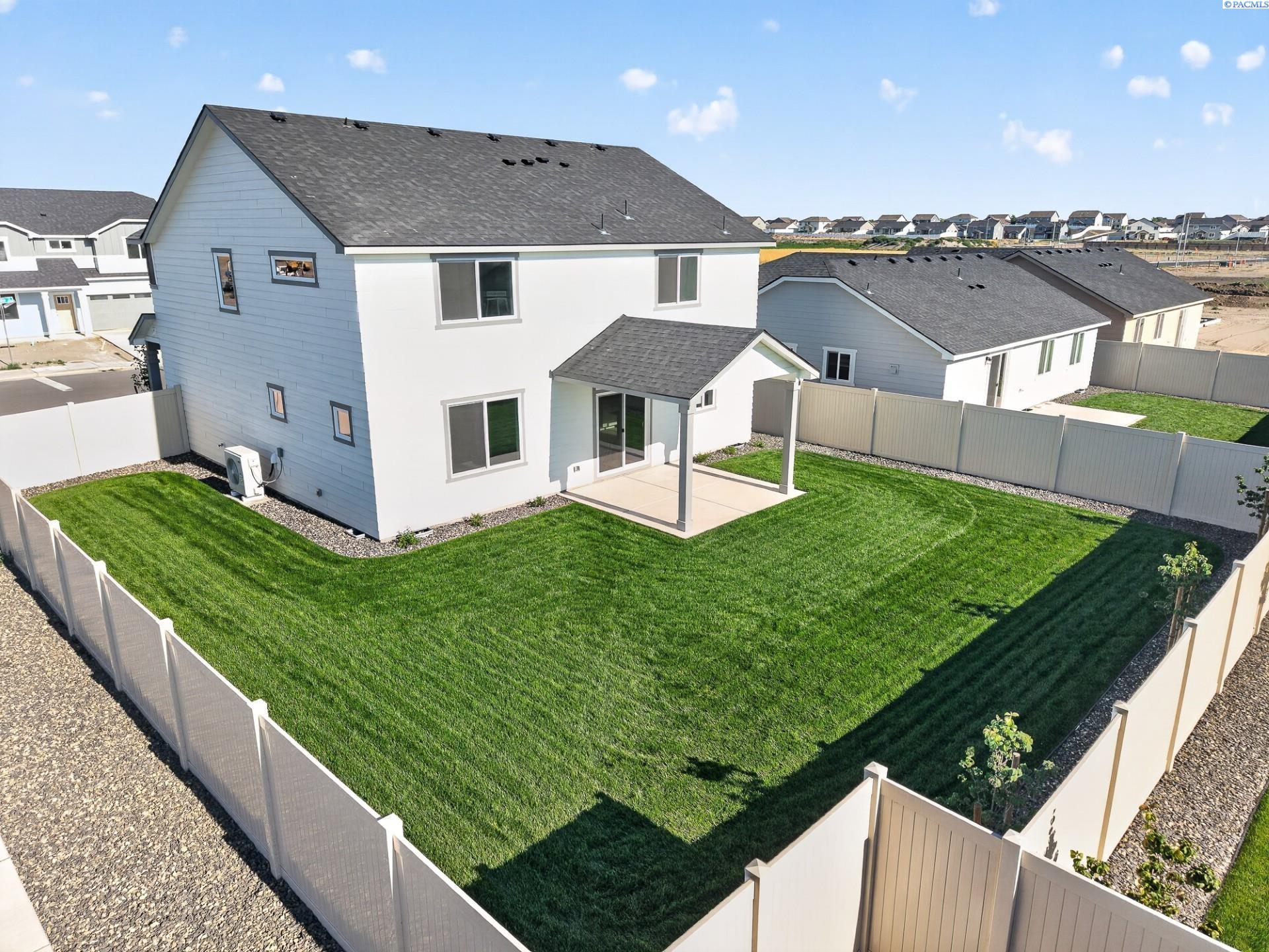 6616 Desert Ridge Ln, Pasco, WA 99301
