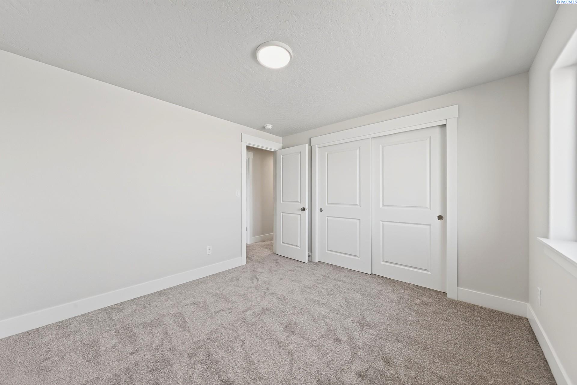 6616 Desert Ridge Ln, Pasco, WA 99301