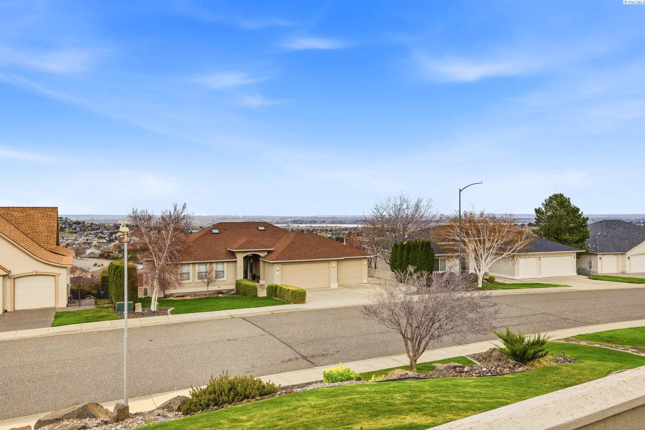 649 Clermont, Richland, WA 99352