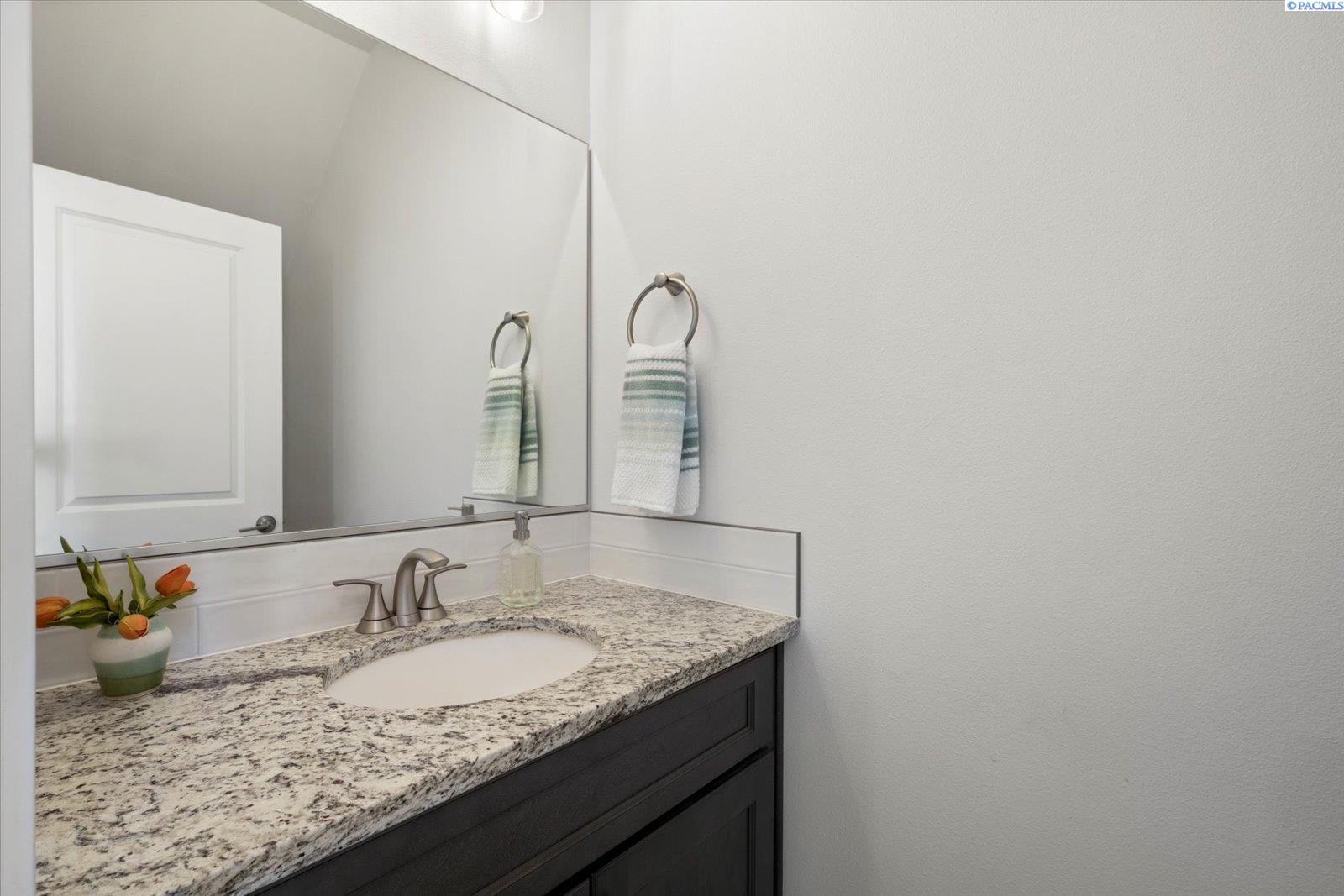 5611 W 32nd Ave, Kennewick, WA 99338