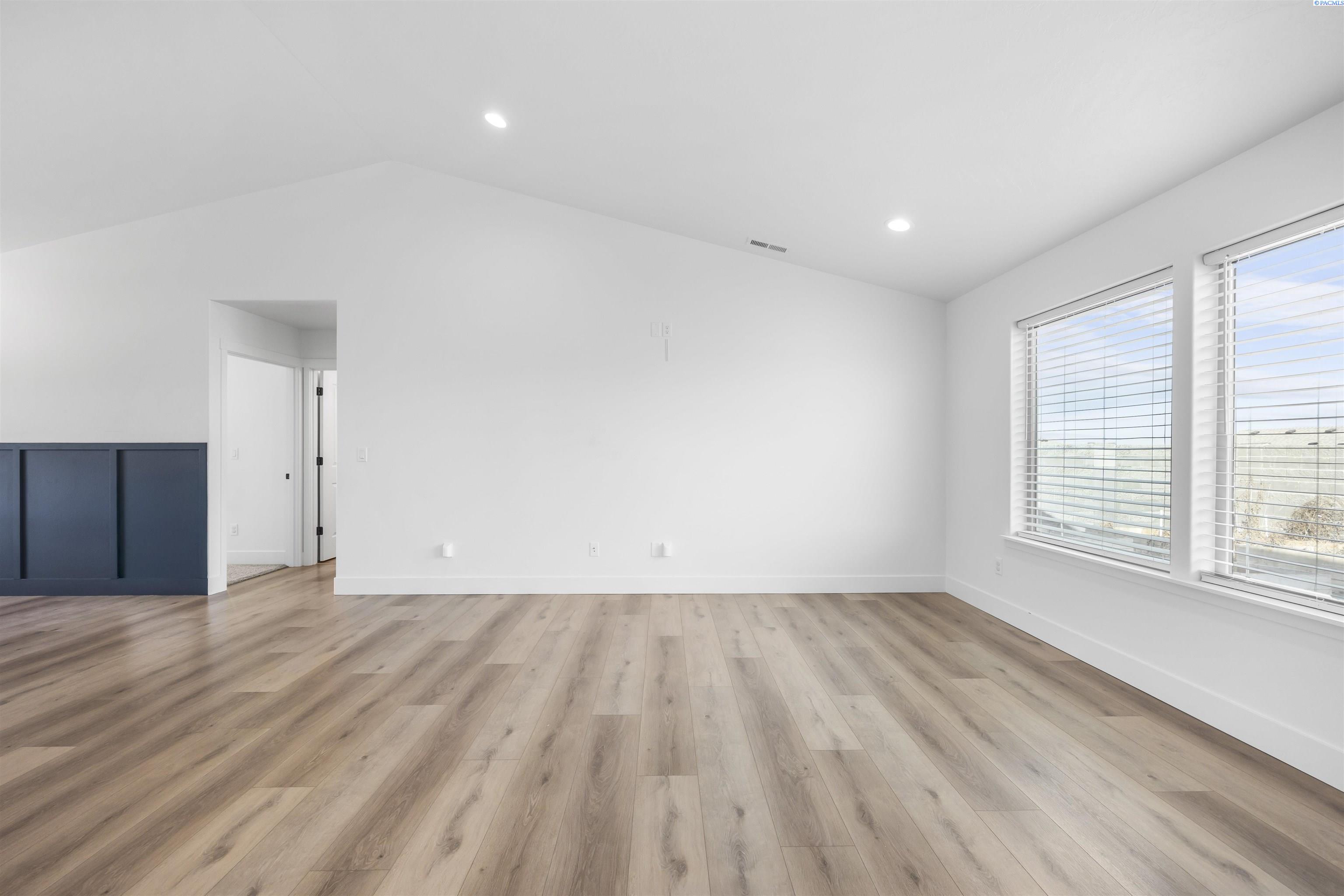 10405 Silverbright Dr, Pasco, WA 99301