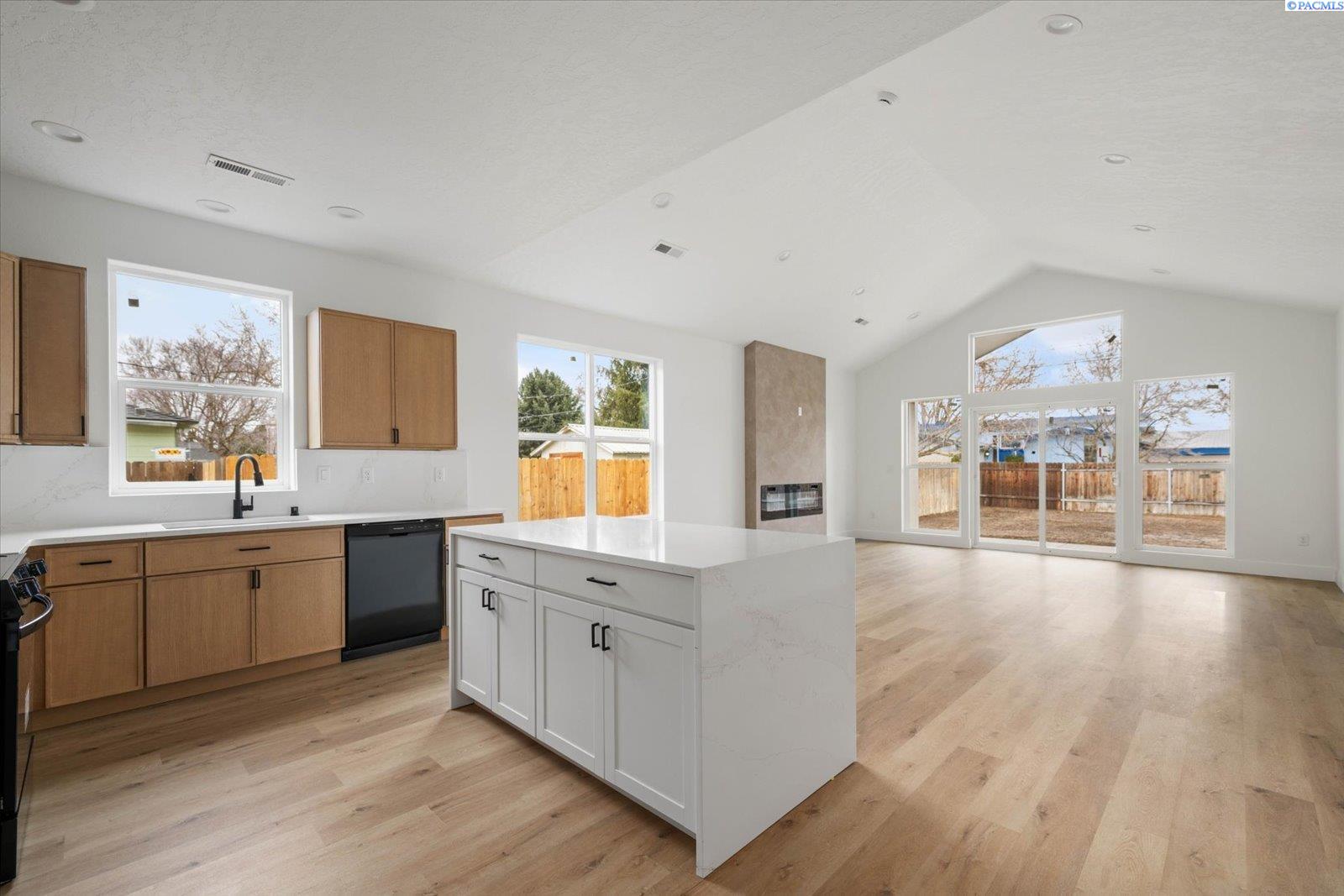 1426 Grant Ave, Prosser, WA 99350