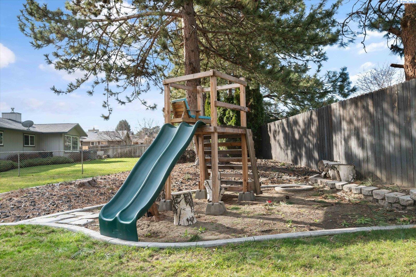 2127 Sheridan Pl, Richland, WA 99352