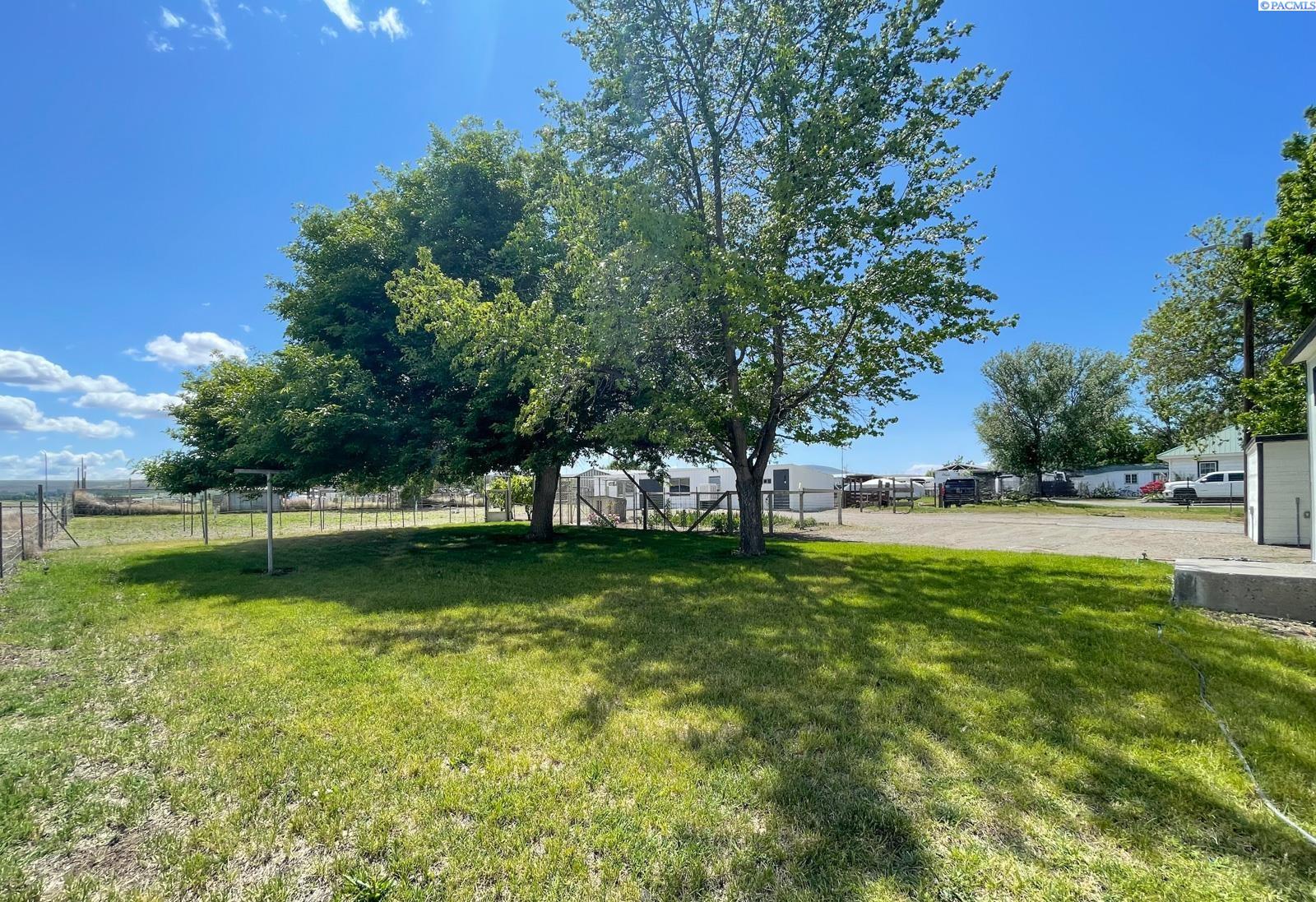 231205 E Lechelt Rd, Kennewick, WA 99337