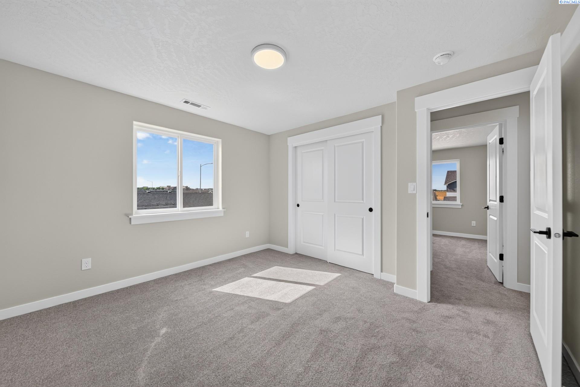 6615 Desert Ridge Ln, Pasco, WA 99301