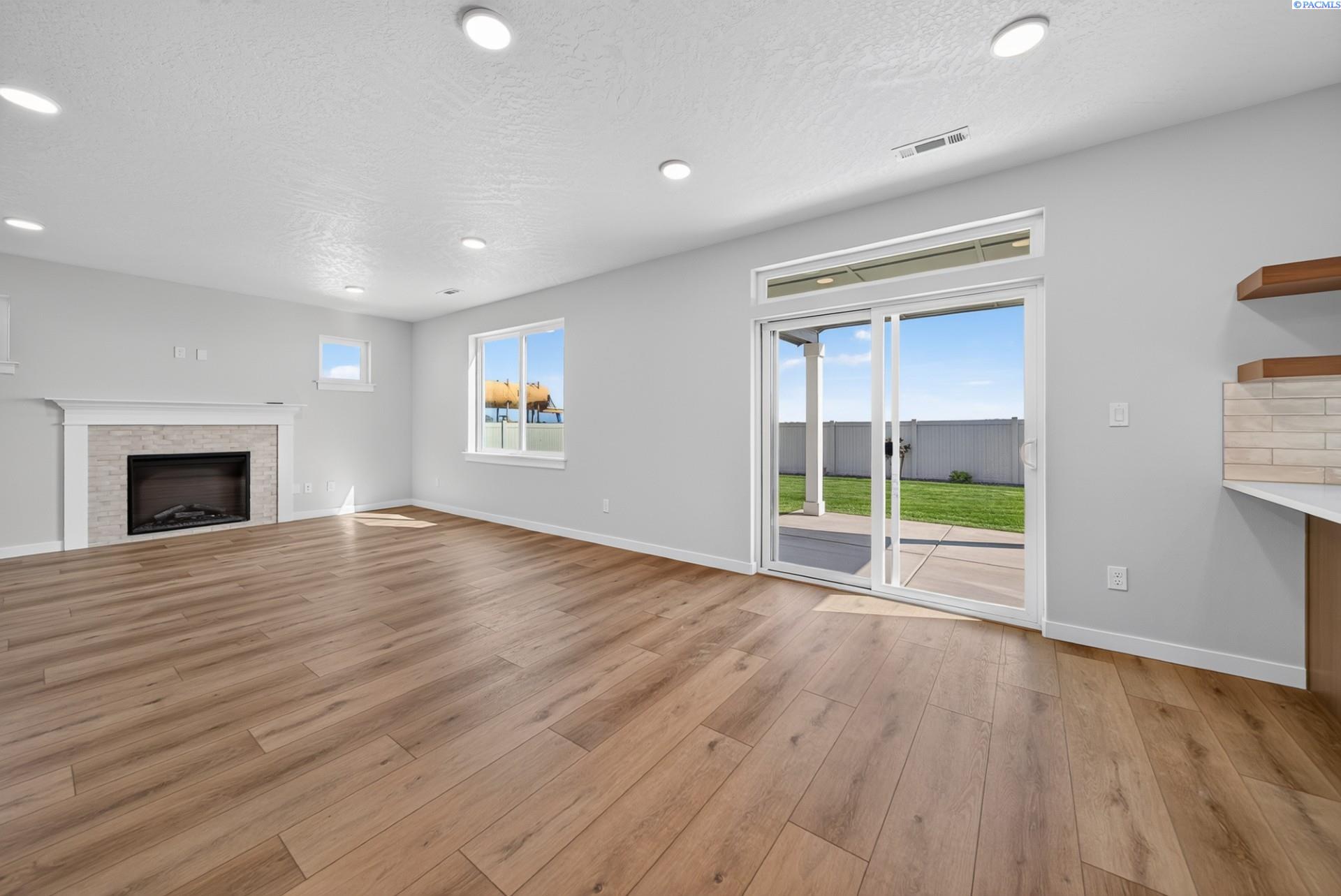 6615 Desert Ridge Ln, Pasco, WA 99301