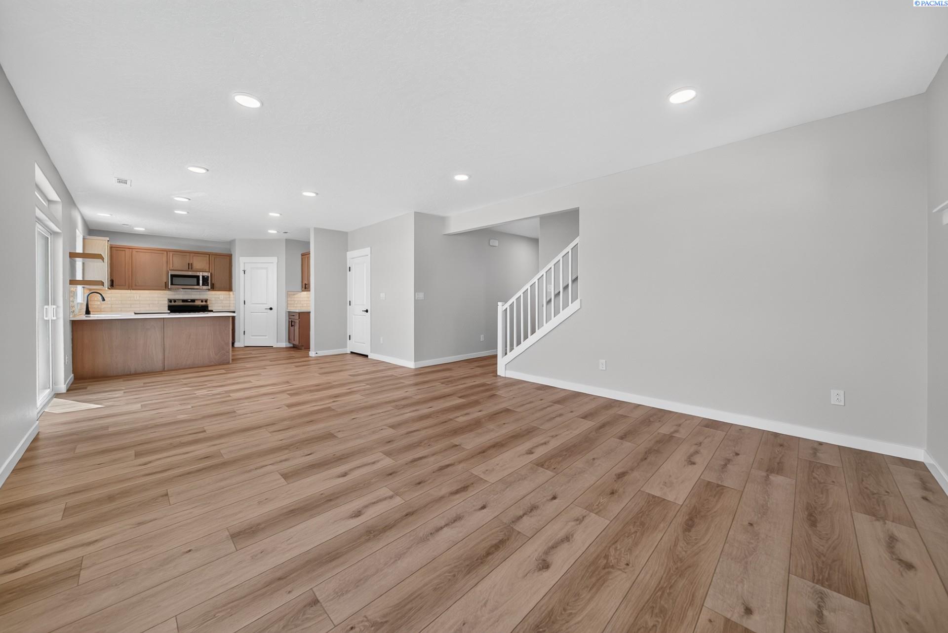 6615 Desert Ridge Ln, Pasco, WA 99301