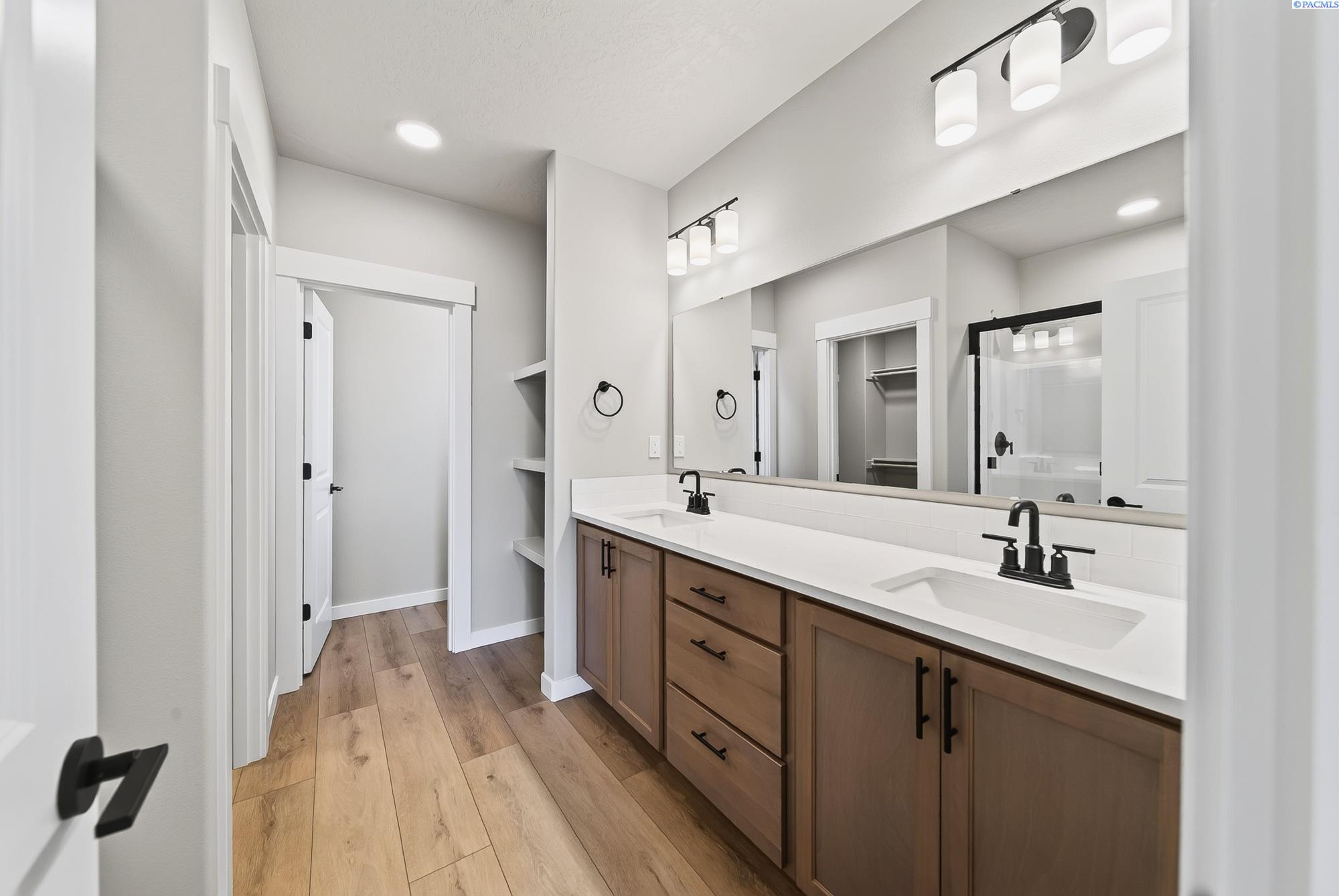 7160 W 24th Ave, Kennewick, WA 99338