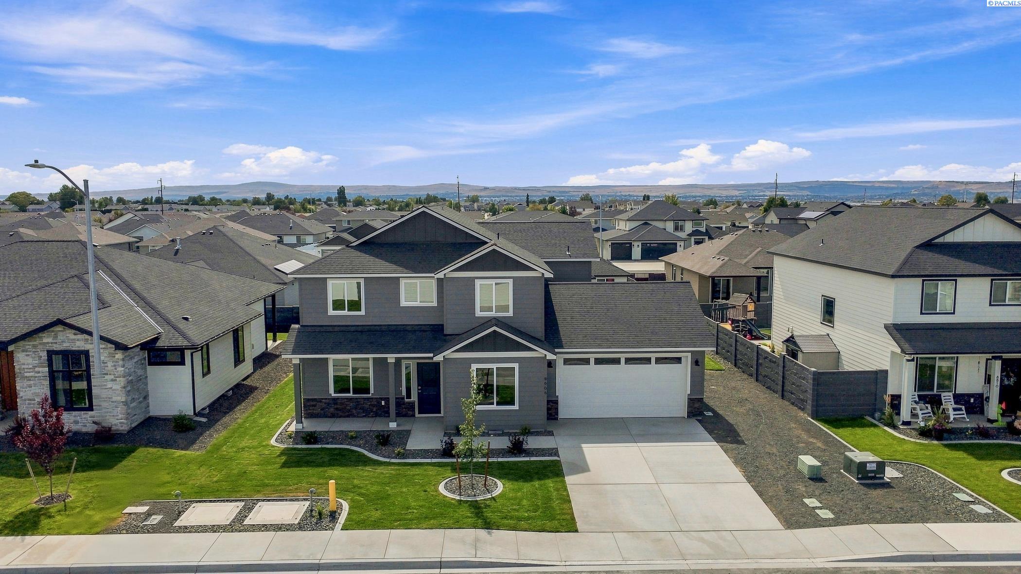 8806 Dusty Maiden Dr, Pasco, WA 99301