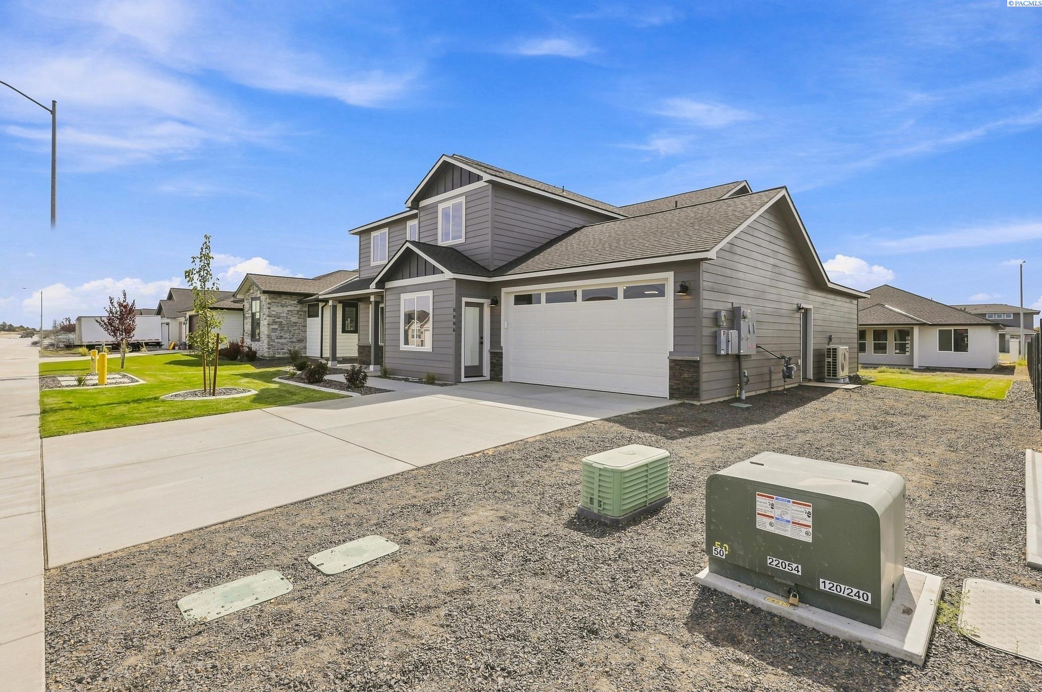 8806 Dusty Maiden Dr, Pasco, WA 99301