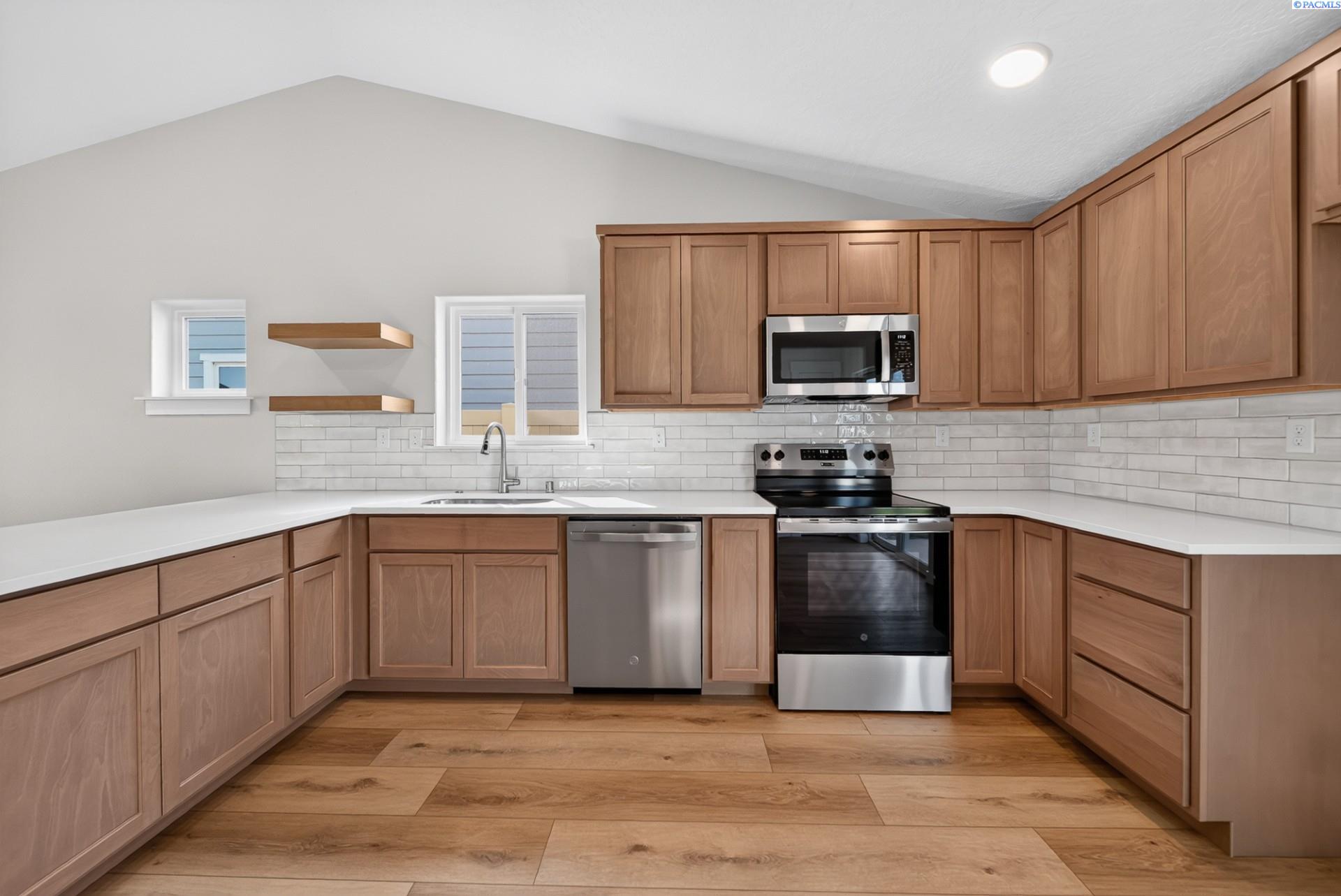 6608 Desert Ridge Ln, Pasco, WA 99301
