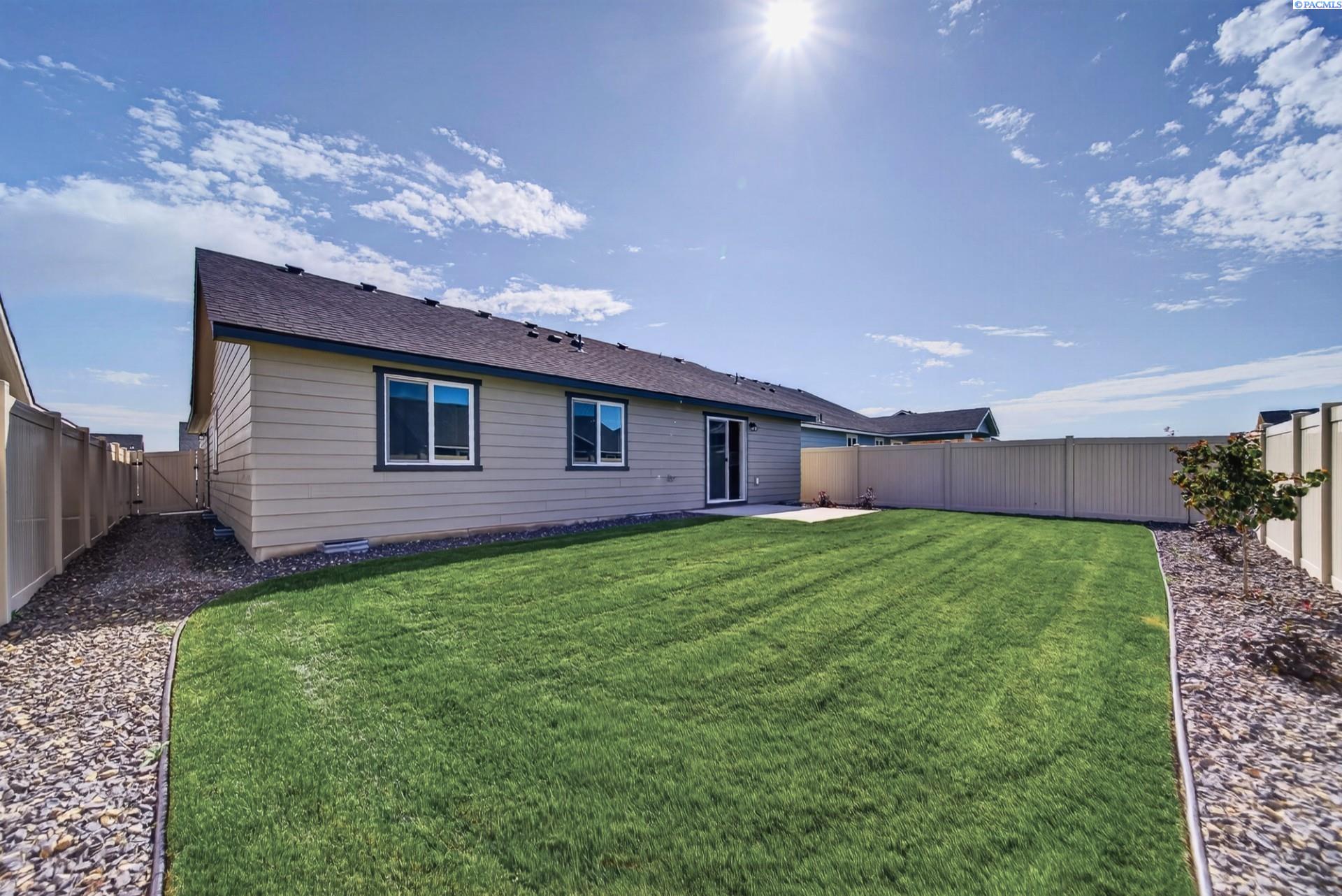 6608 Desert Ridge Ln, Pasco, WA 99301