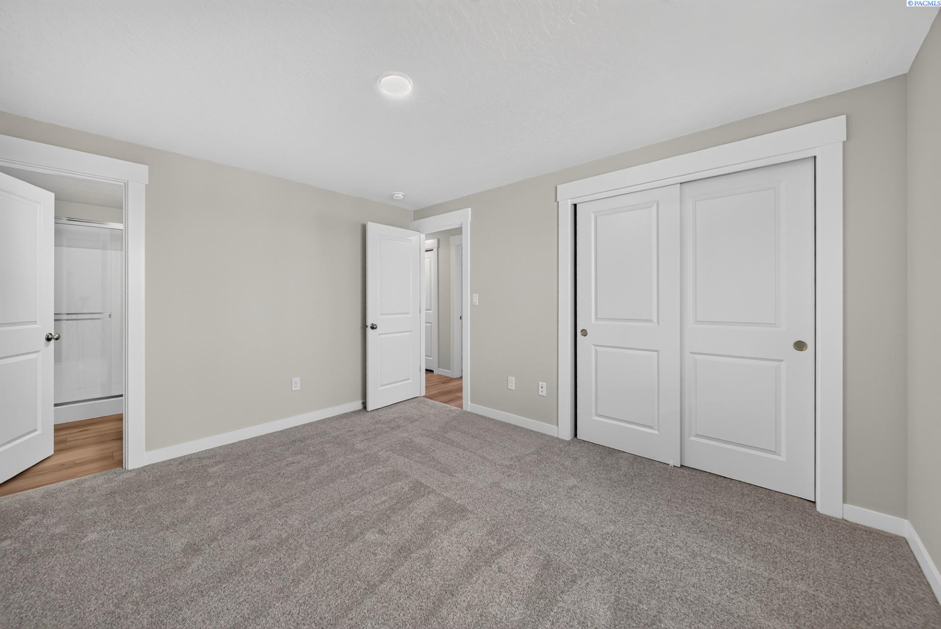 6608 Desert Ridge Ln, Pasco, WA 99301