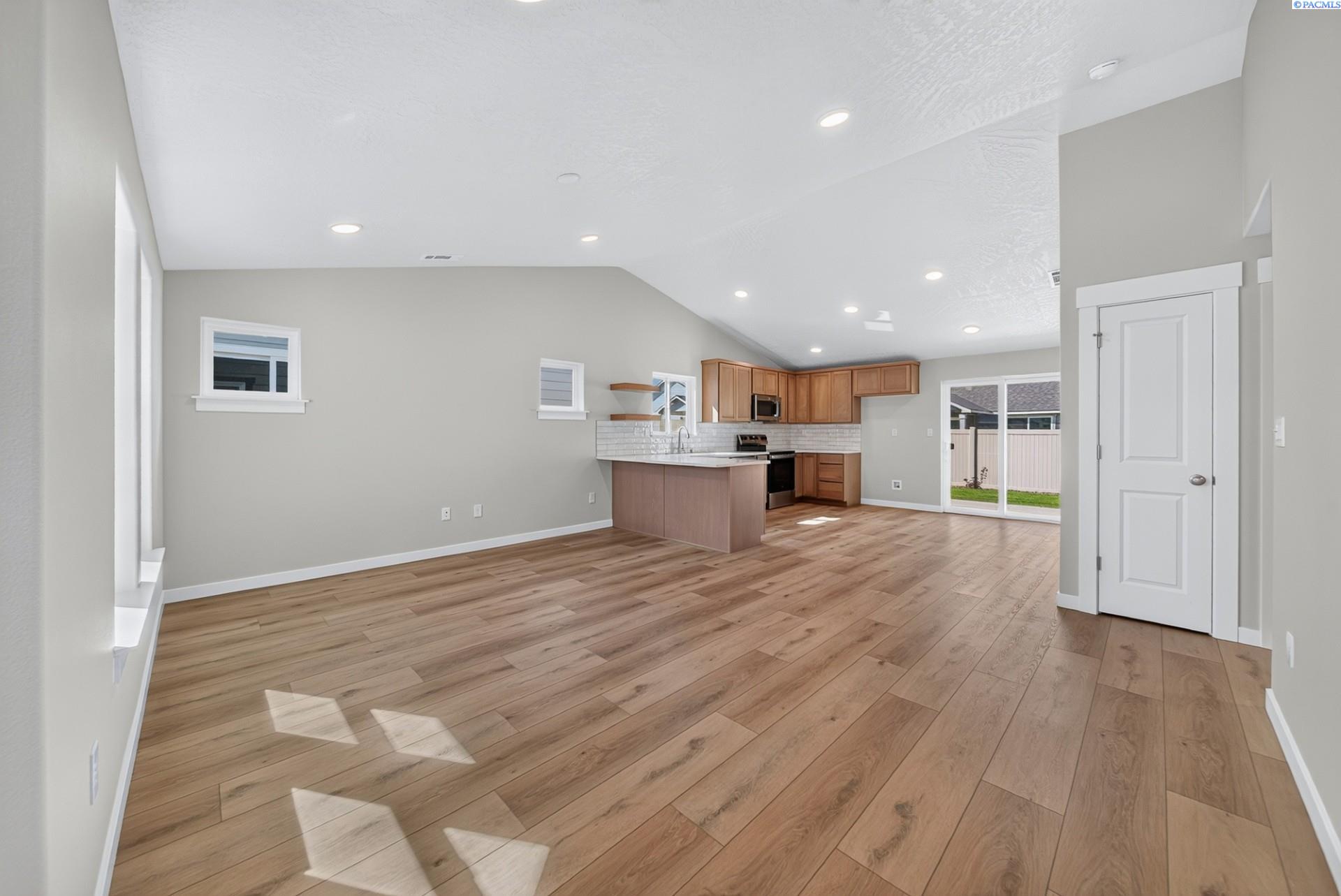 6608 Desert Ridge Ln, Pasco, WA 99301