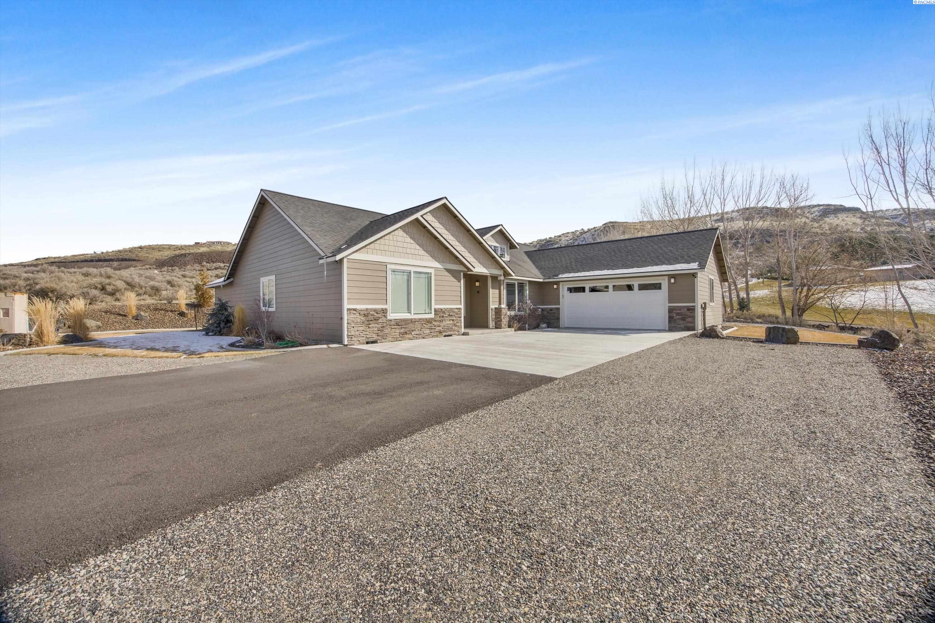 105503 E Badger Rd, Kennewick, WA 99338