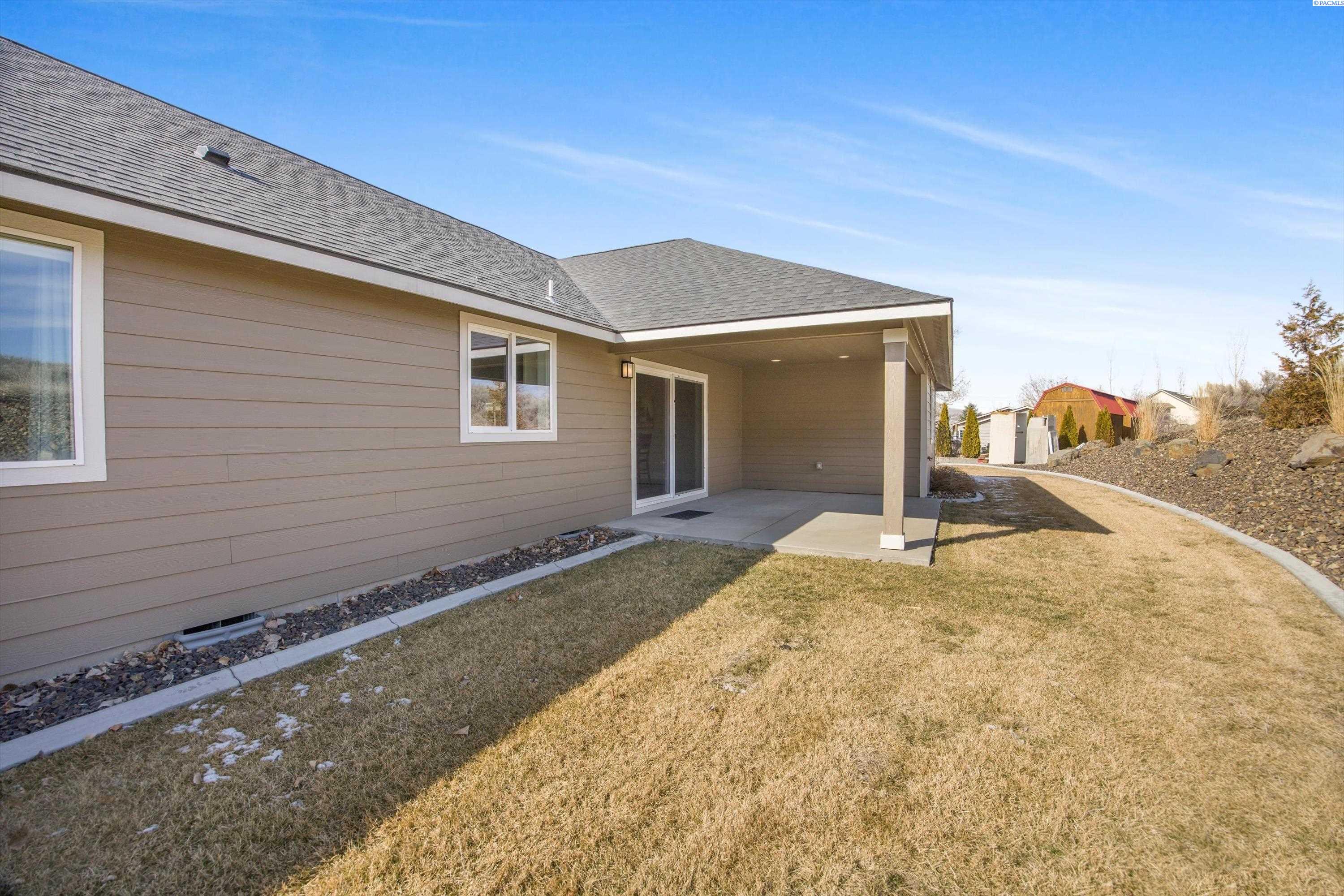 105503 E Badger Rd, Kennewick, WA 99338