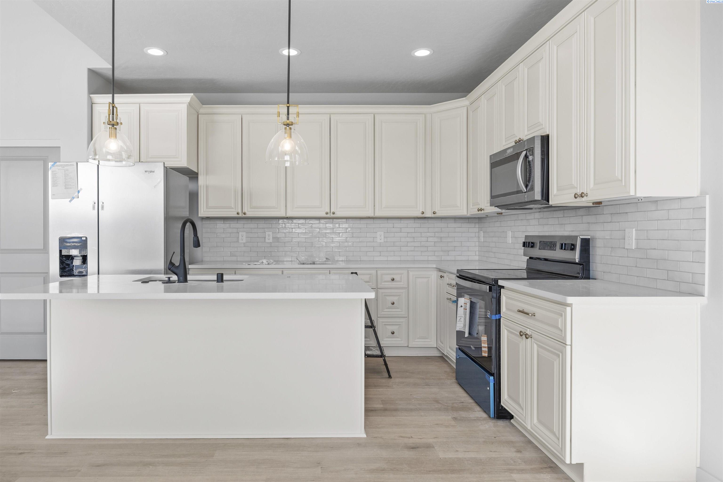 606 Eureka Ave, Pasco, WA 99301