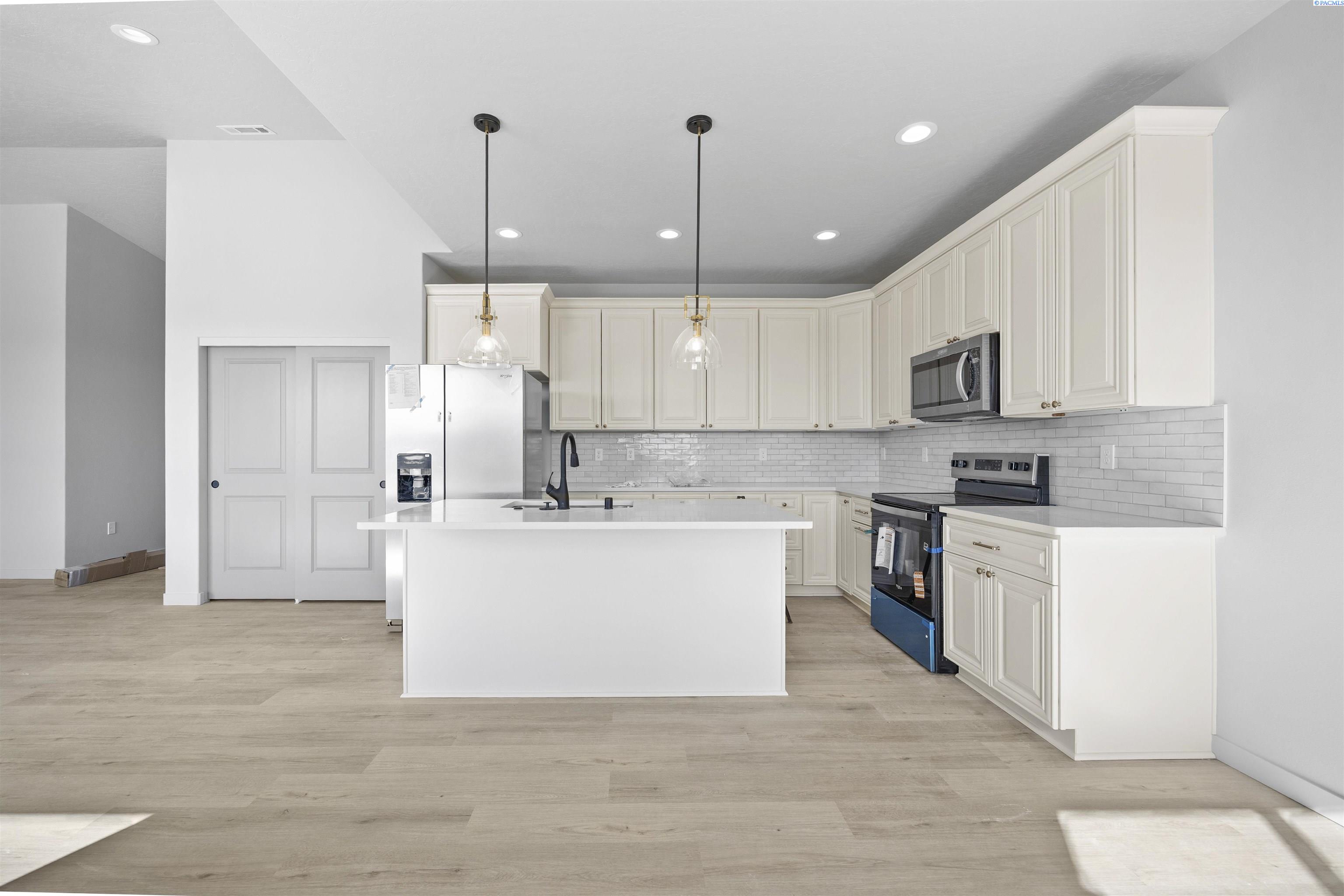 606 Eureka Ave, Pasco, WA 99301