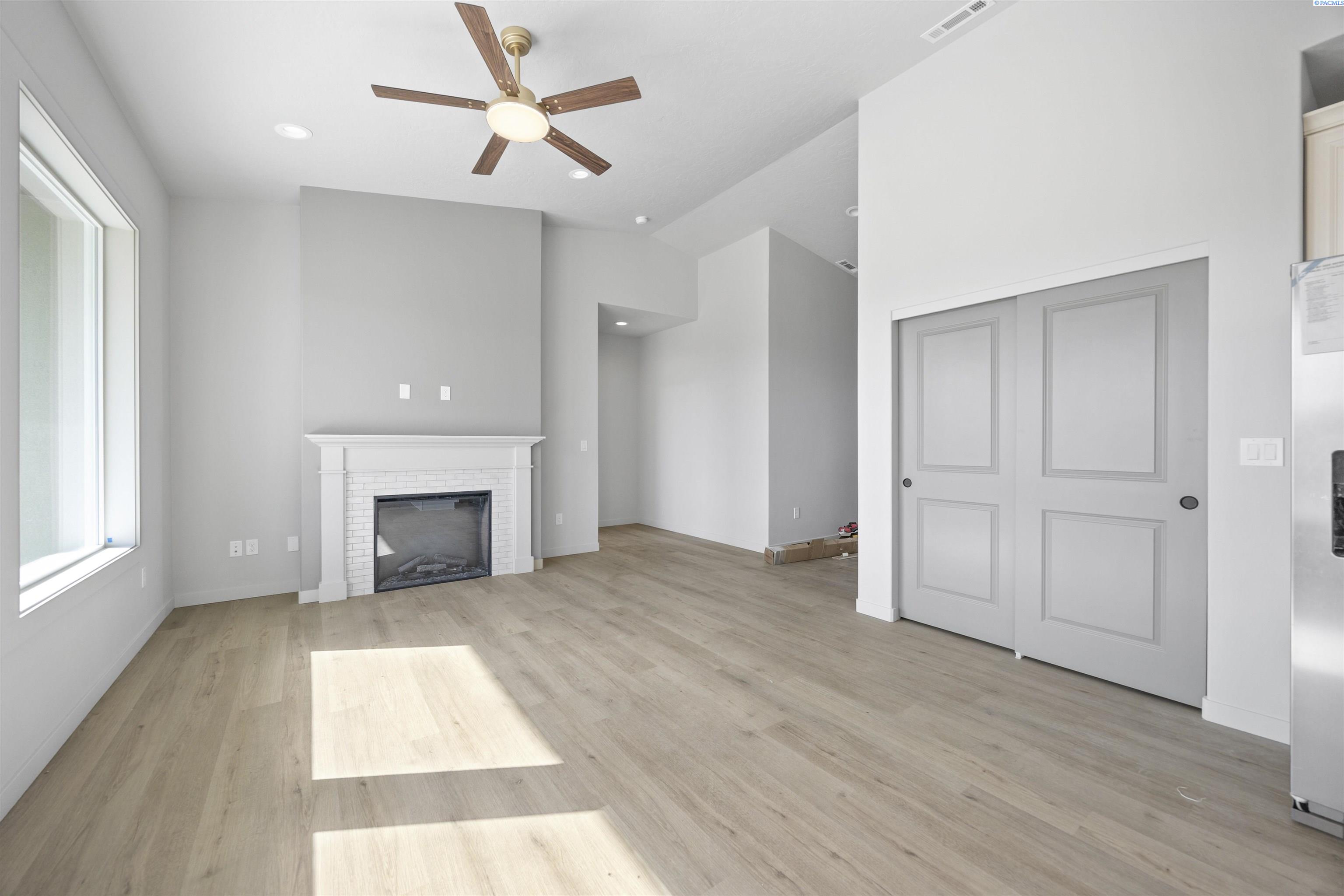 606 Eureka Ave, Pasco, WA 99301