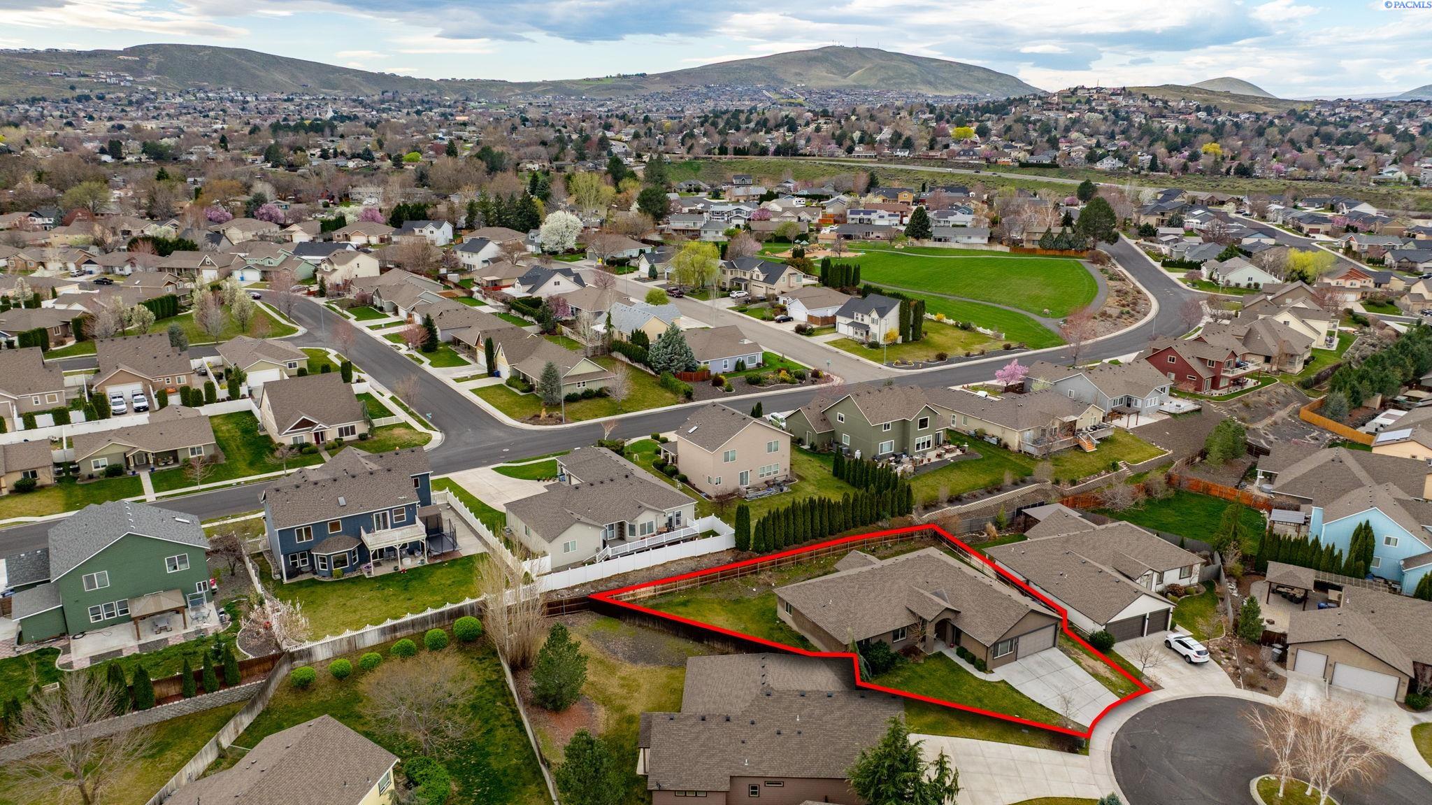 497 Charbonneau Dr, Richland, WA 99352