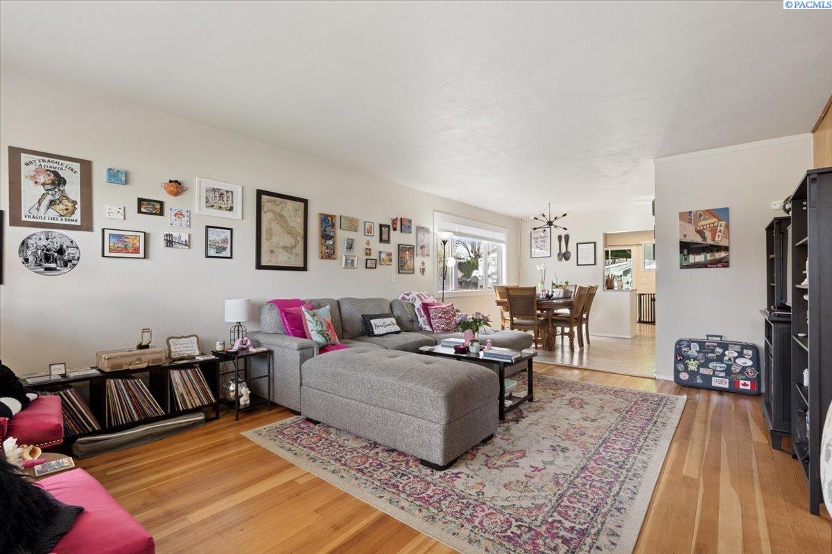 819 Main, Prosser, WA 99350