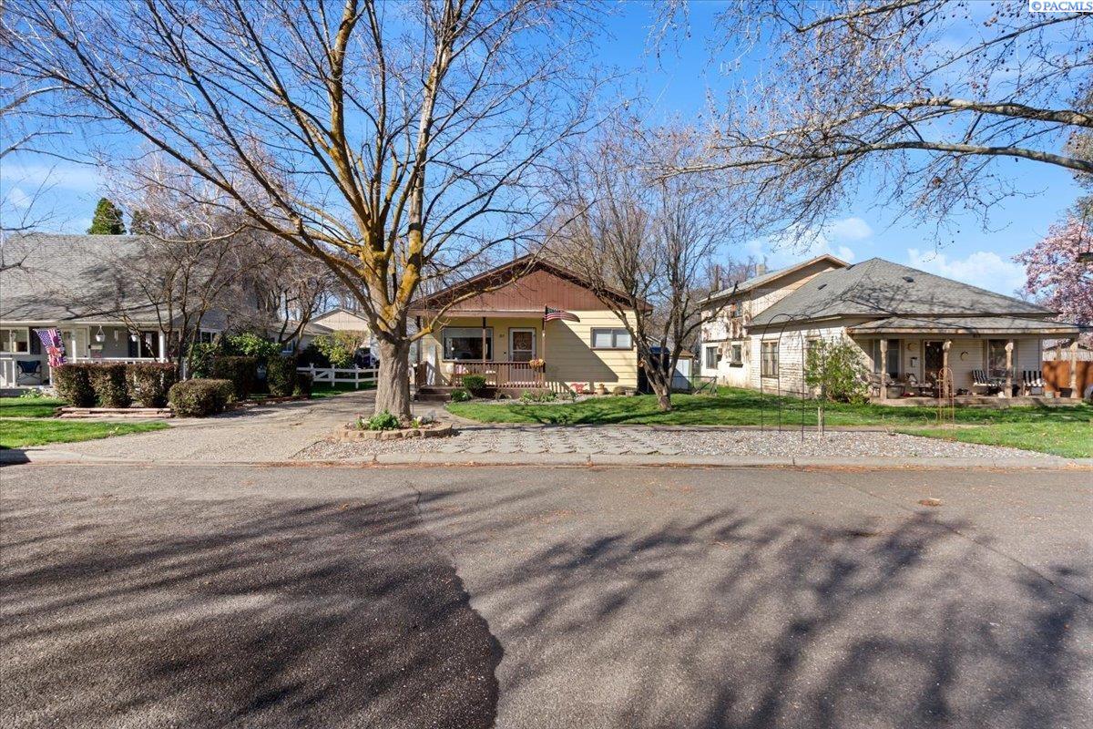 819 Main, Prosser, WA 99350
