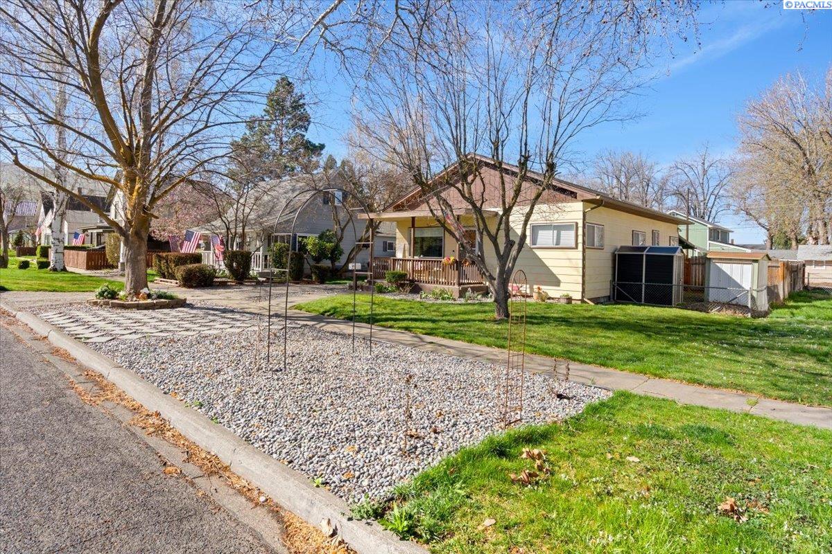 819 Main, Prosser, WA 99350
