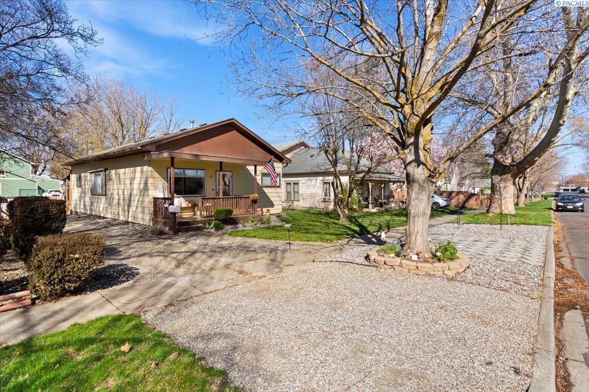 819 Main, Prosser, WA 99350