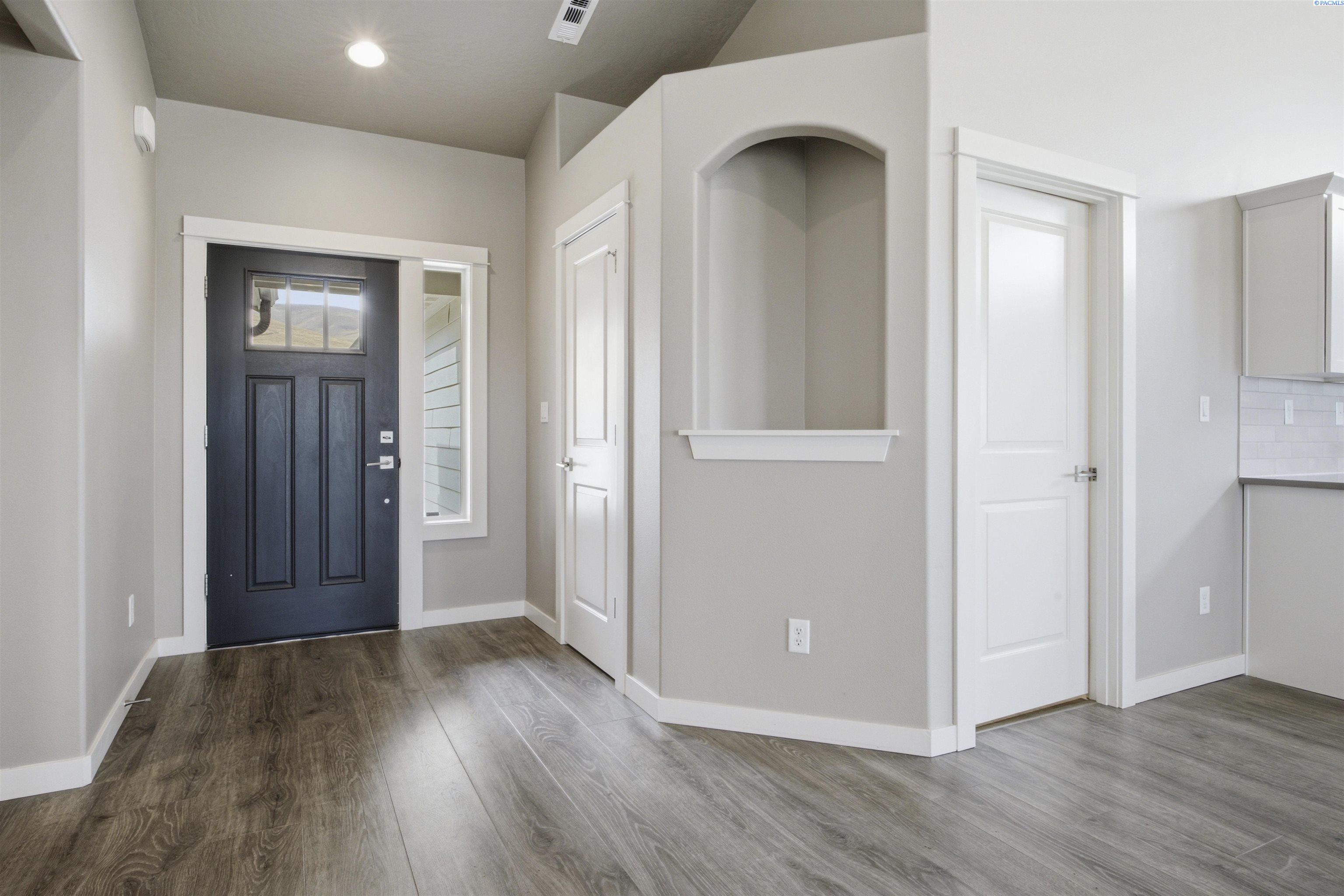 1419 SW Kelandren Dr, Prosser, WA 99350