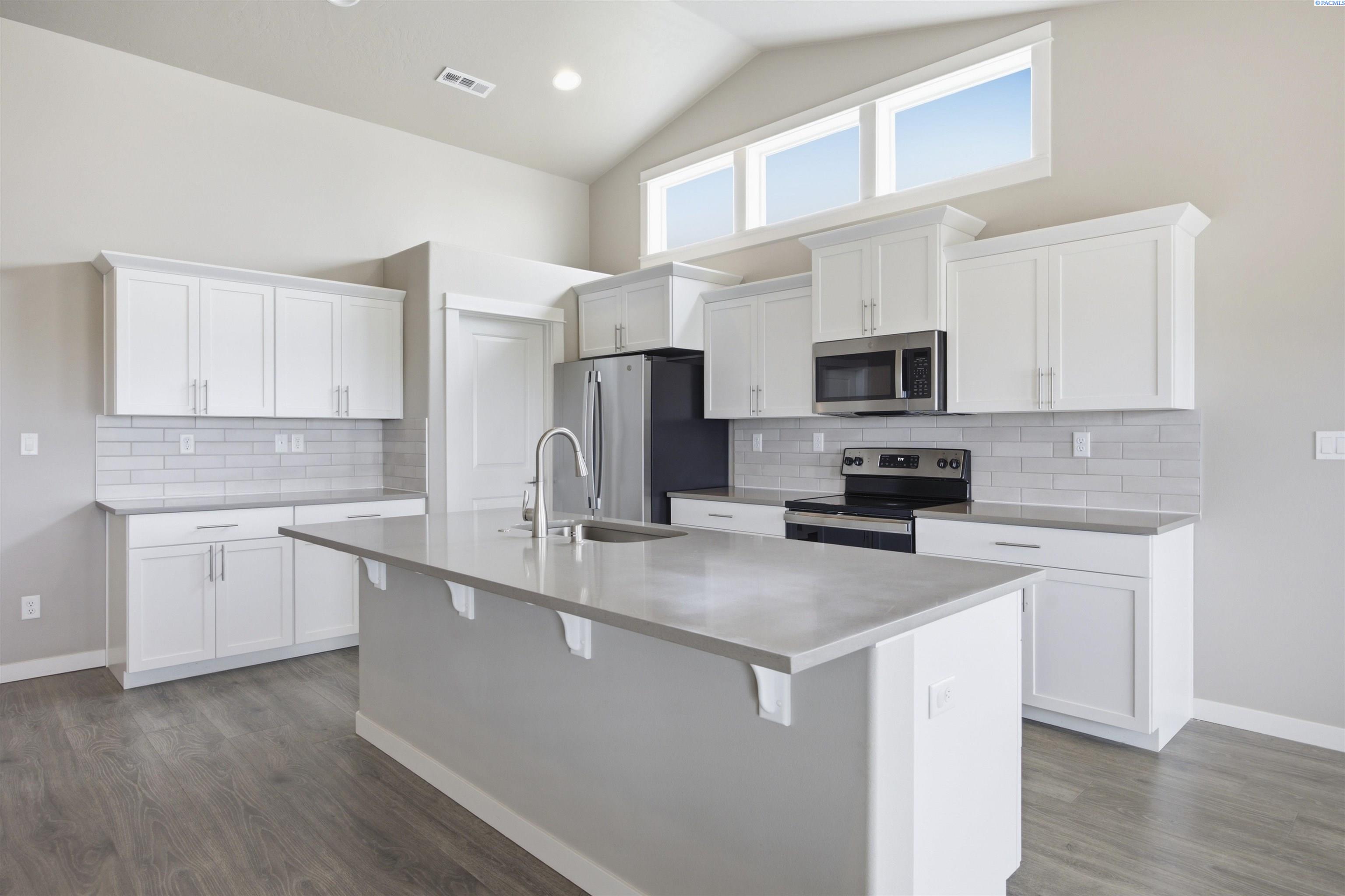 1419 SW Kelandren Dr, Prosser, WA 99350