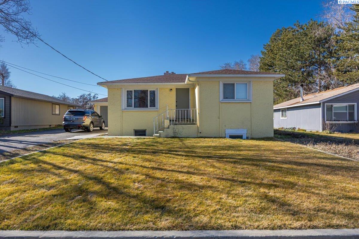 393 S 41st Ave, West Richland, WA 99353