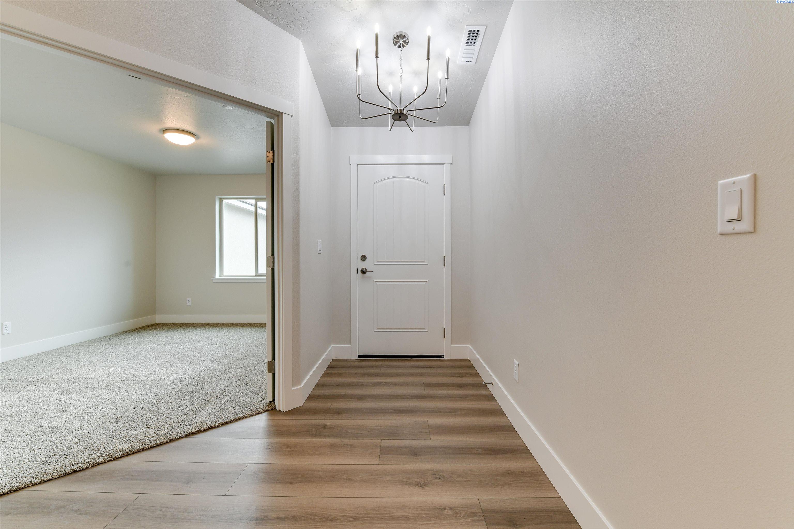 6150 W 30th Pl, Kennewick, WA 99338