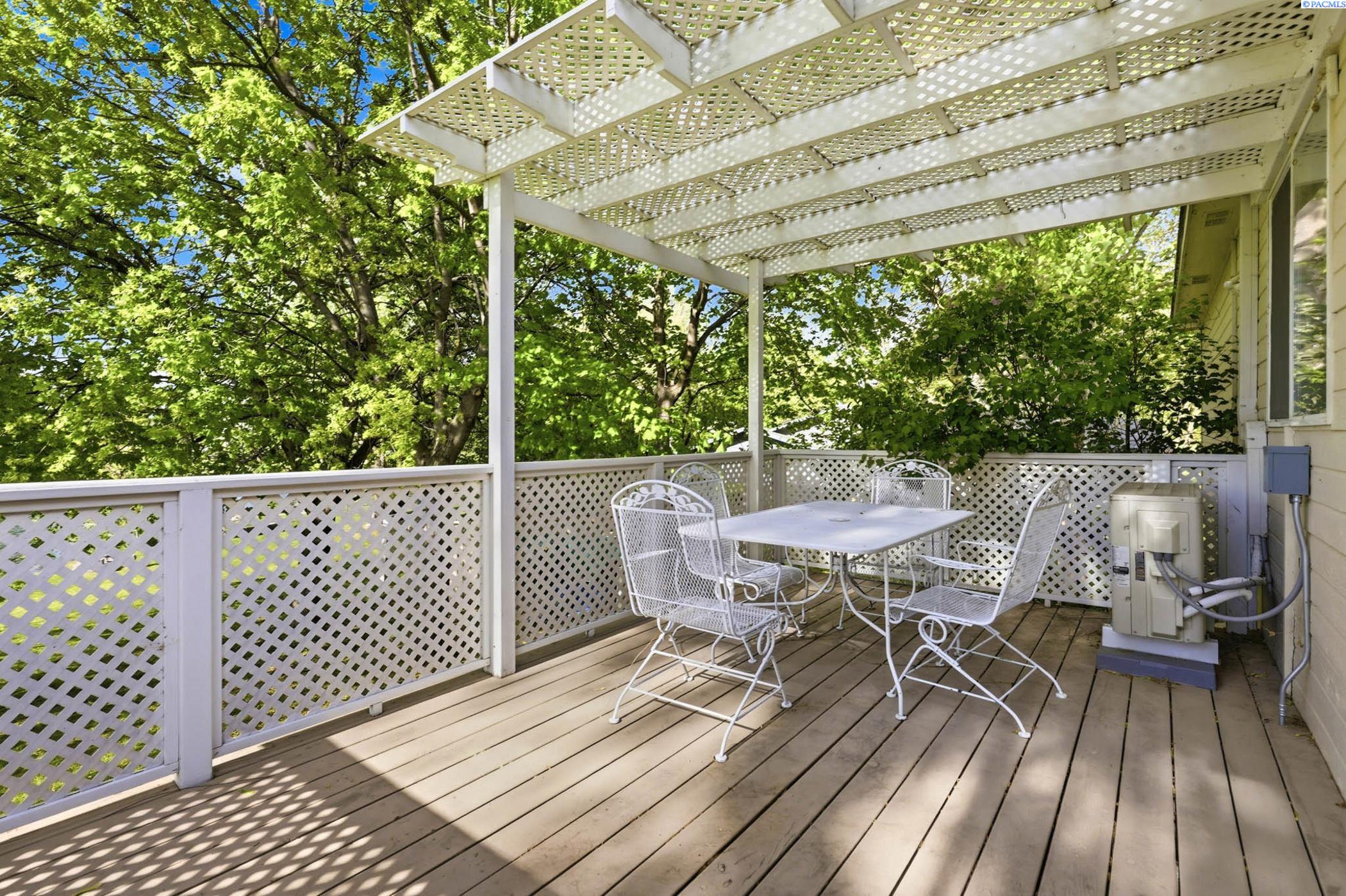 3413 Eastlake Dr, West Richland, WA 99353