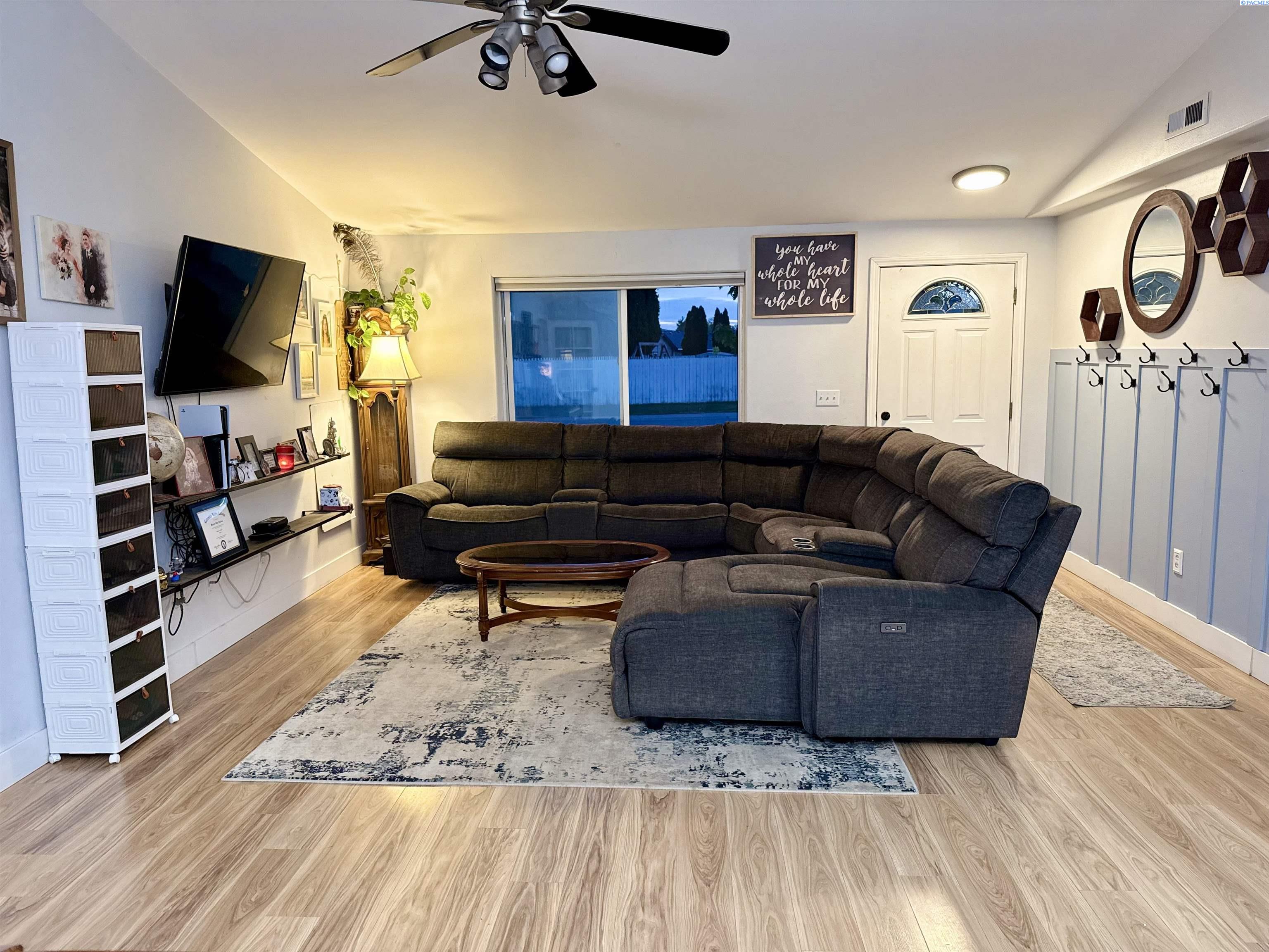 2924 Iris St, West Richland, WA 99353