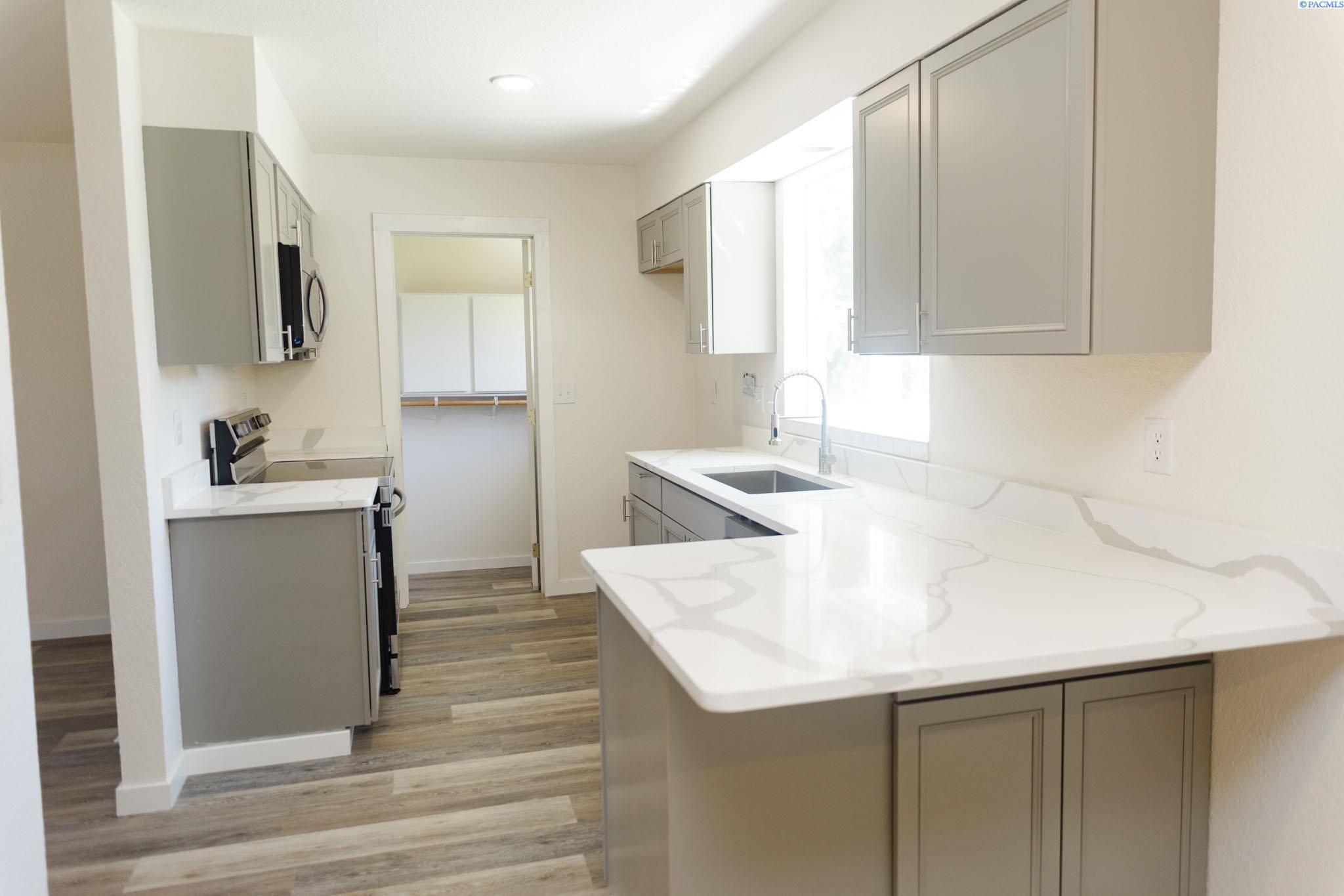 5015 W 6th Pl, Kennewick, WA 99336