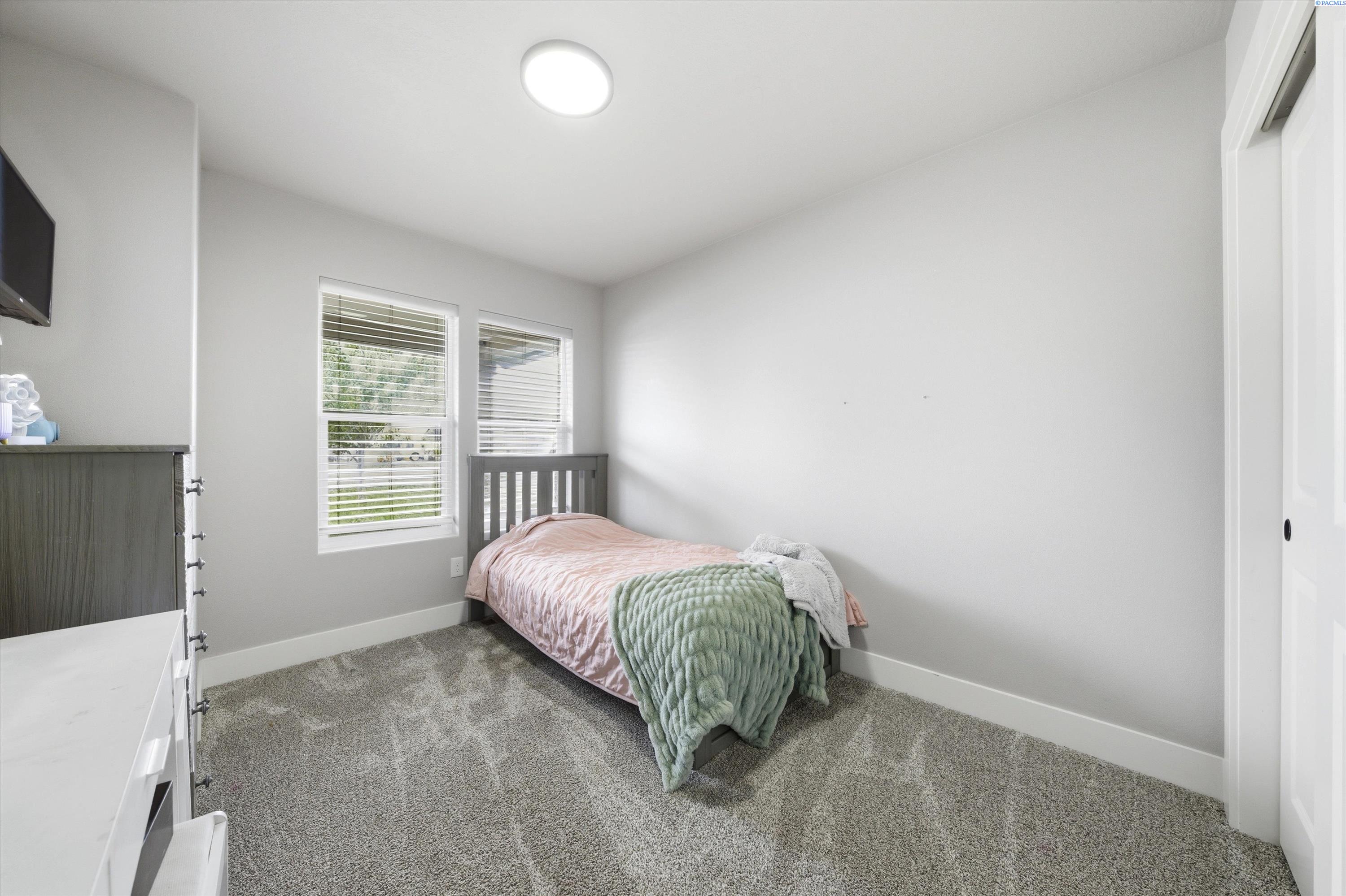 1108 Neptune Ave, Benton City, WA 99320