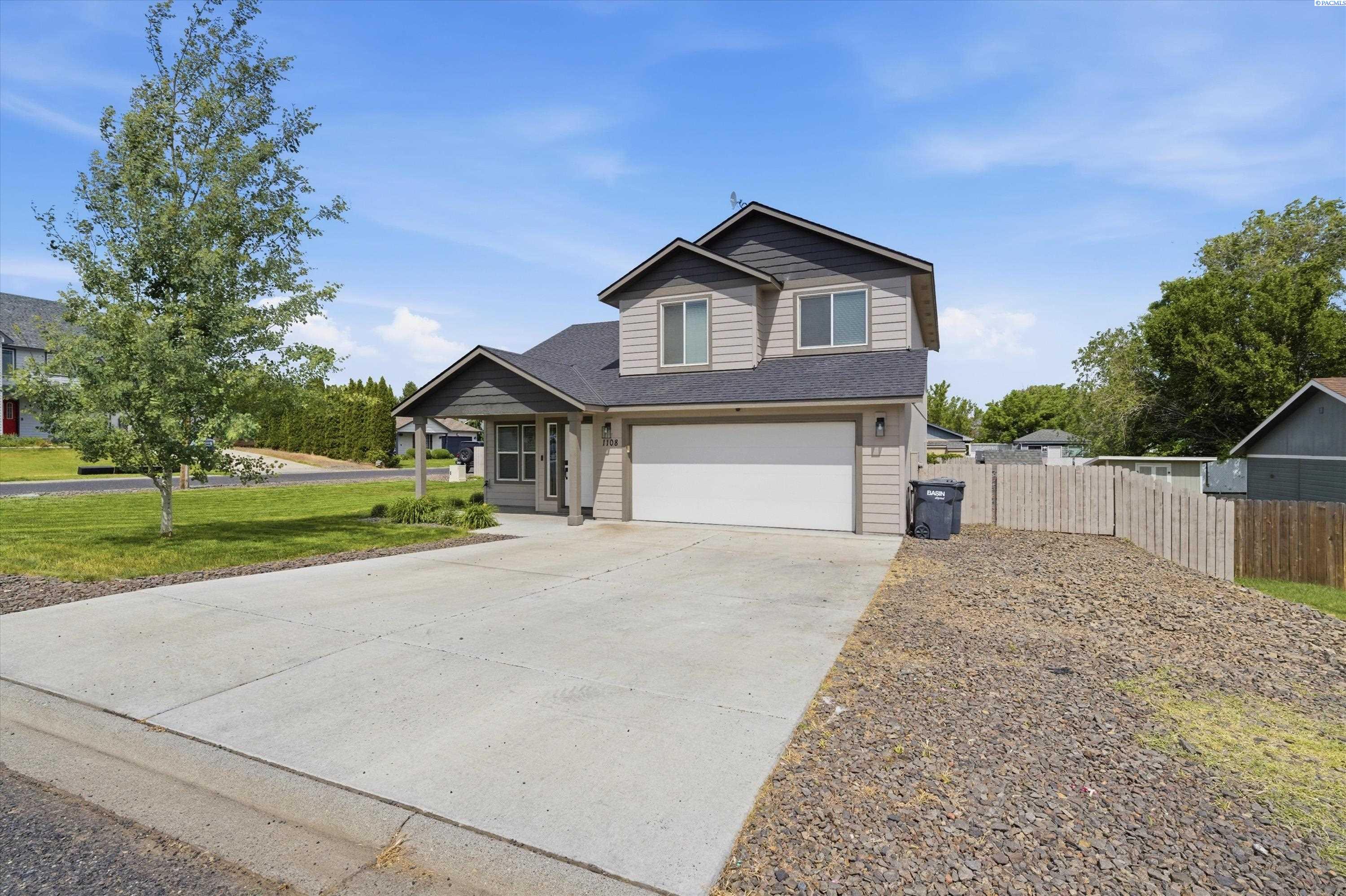 1108 Neptune Ave, Benton City, WA 99320
