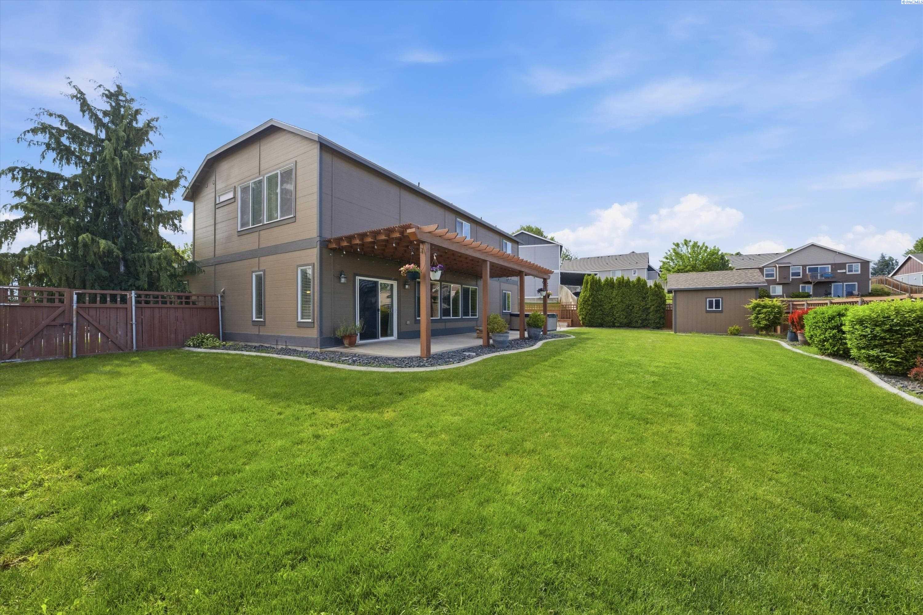 1421 Mazzard Ave, West Richland, WA 99353