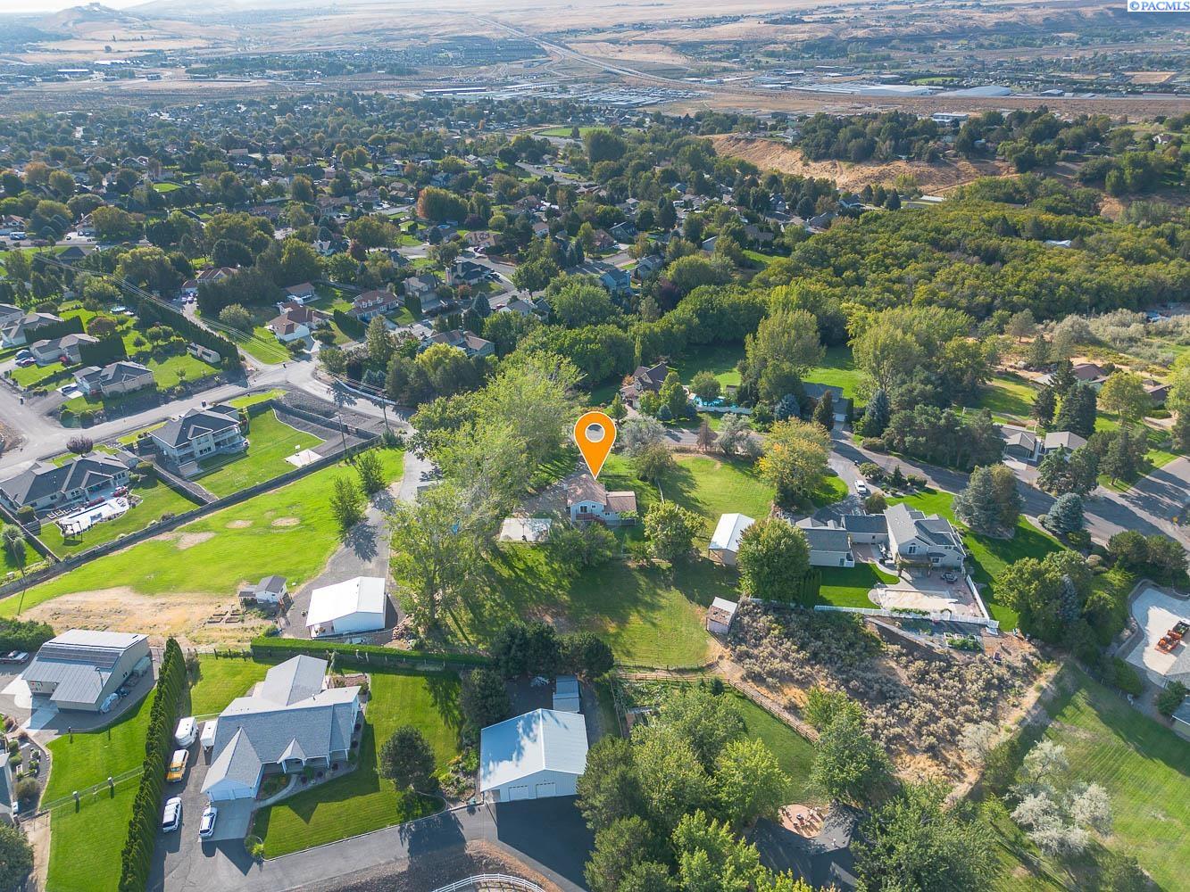 101204 E Clover Rd, Kennewick, WA 99338