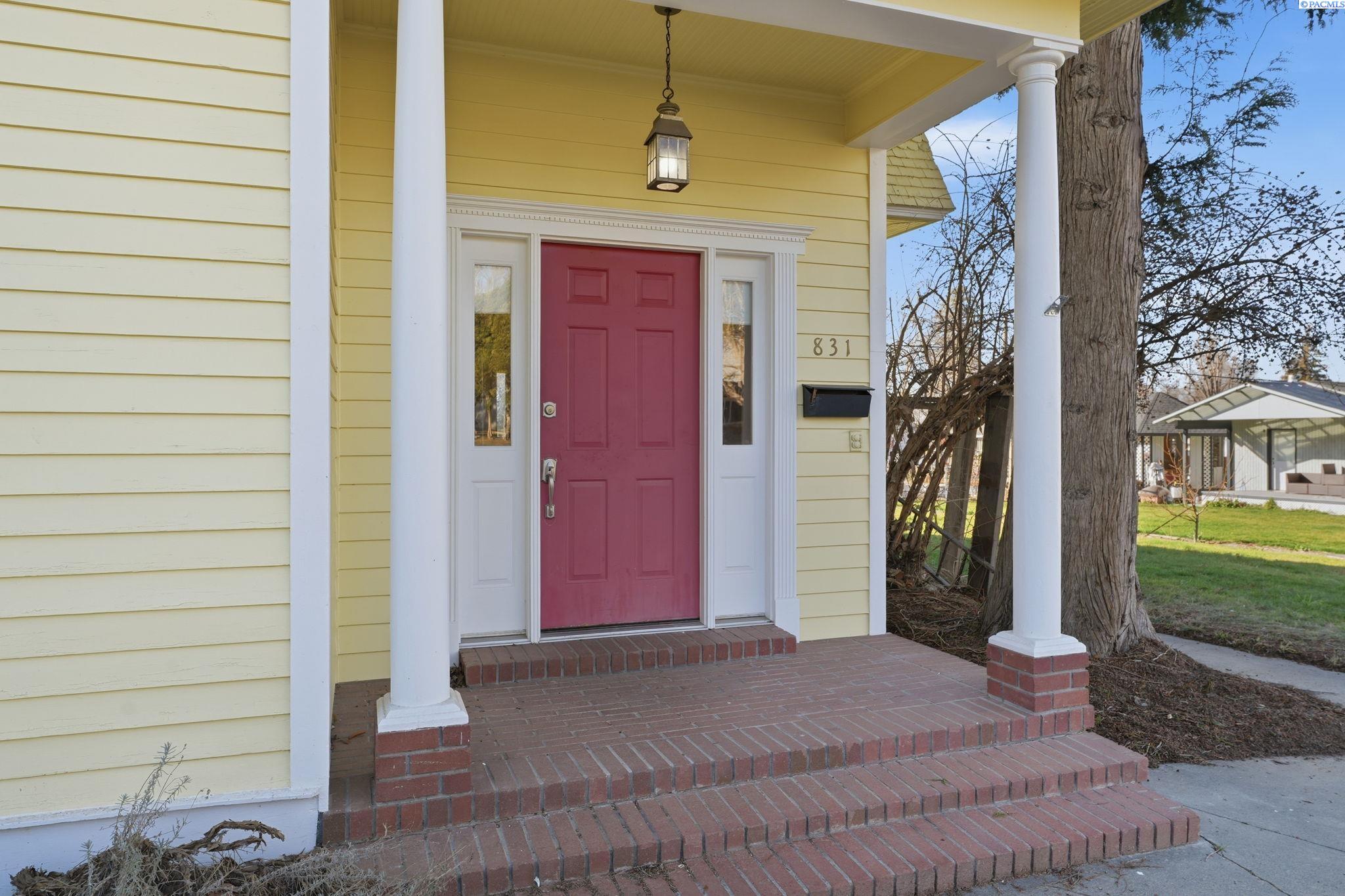 831 Guernsey St, Prosser, WA 99350
