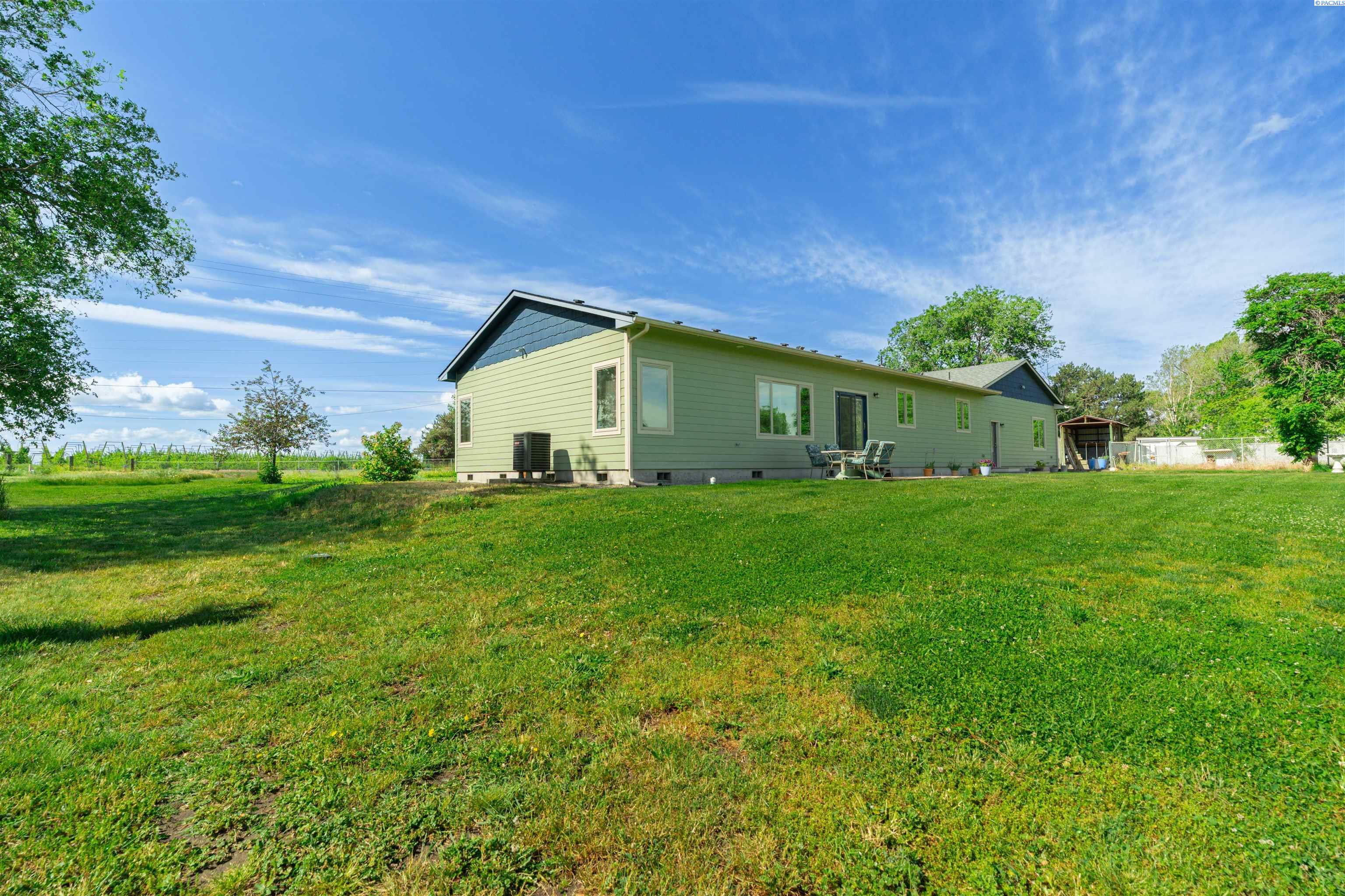 573 E Sunset Dr, Burbank, WA 99323
