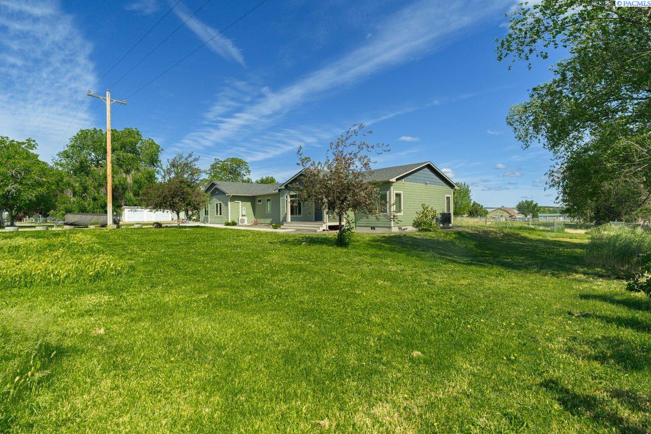 573 E Sunset Dr, Burbank, WA 99323