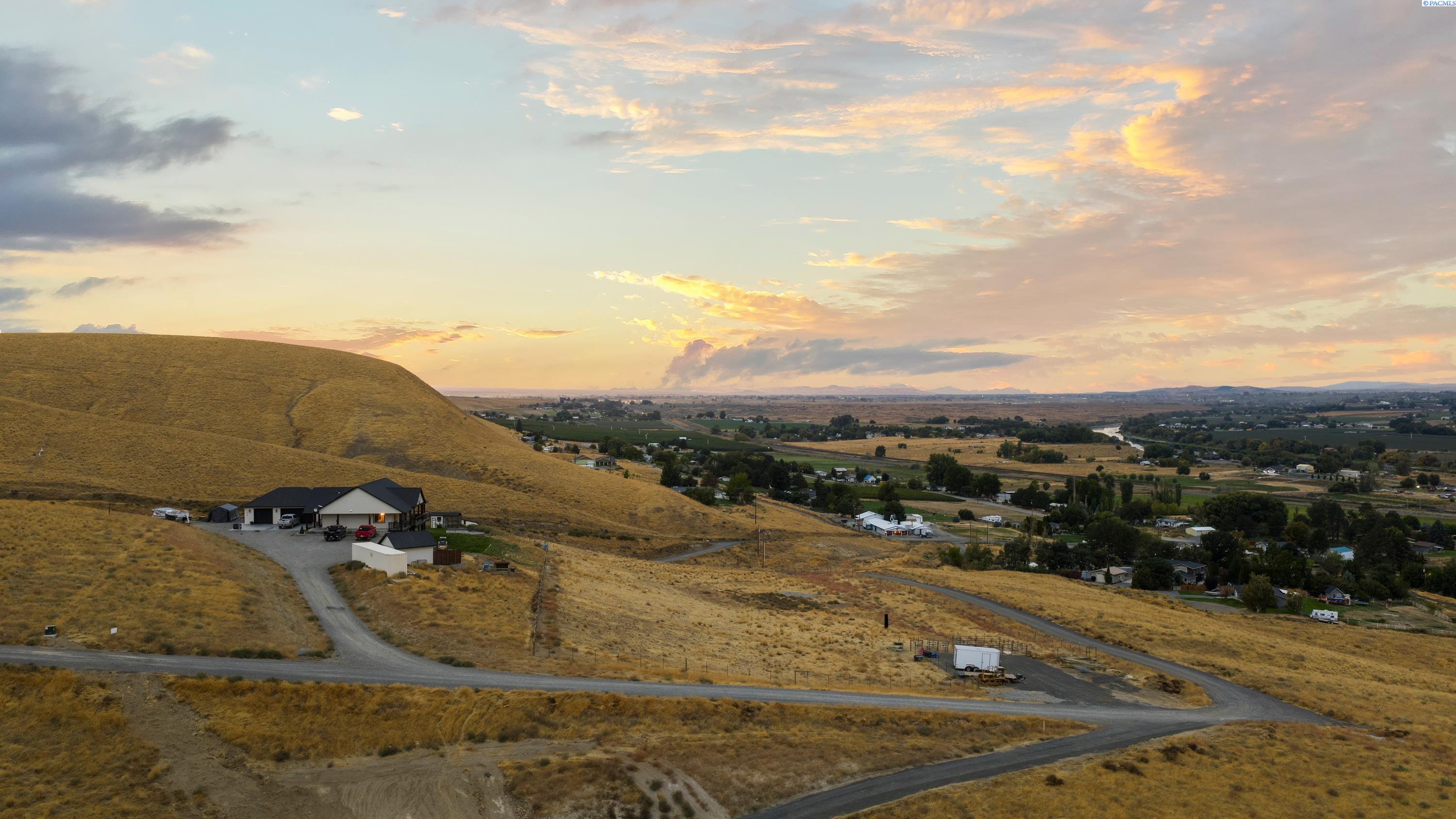 24168 S 242 Pr Sw, Prosser, WA 99350