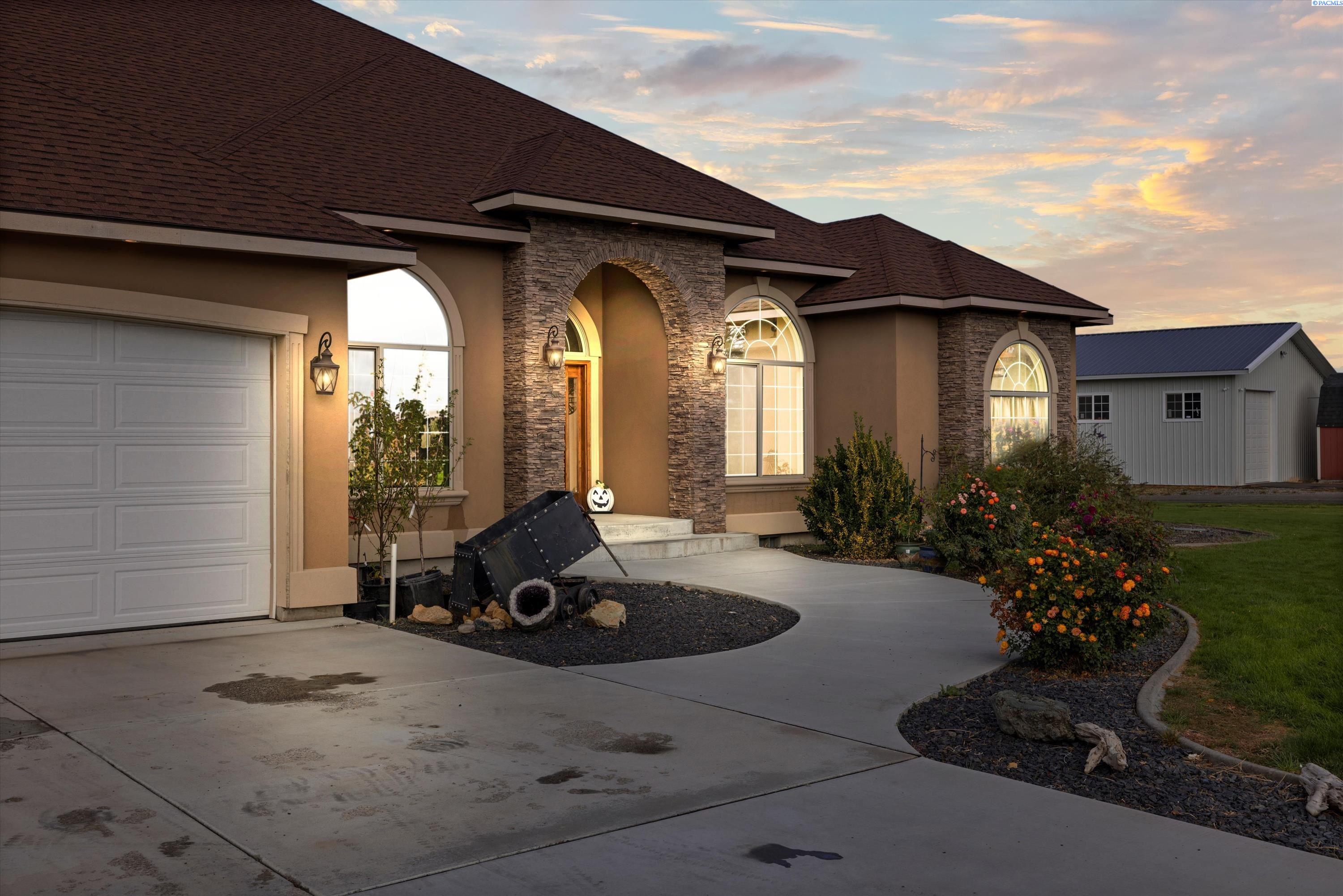 70516 E 680 Pr Ne, Richland, WA 99352