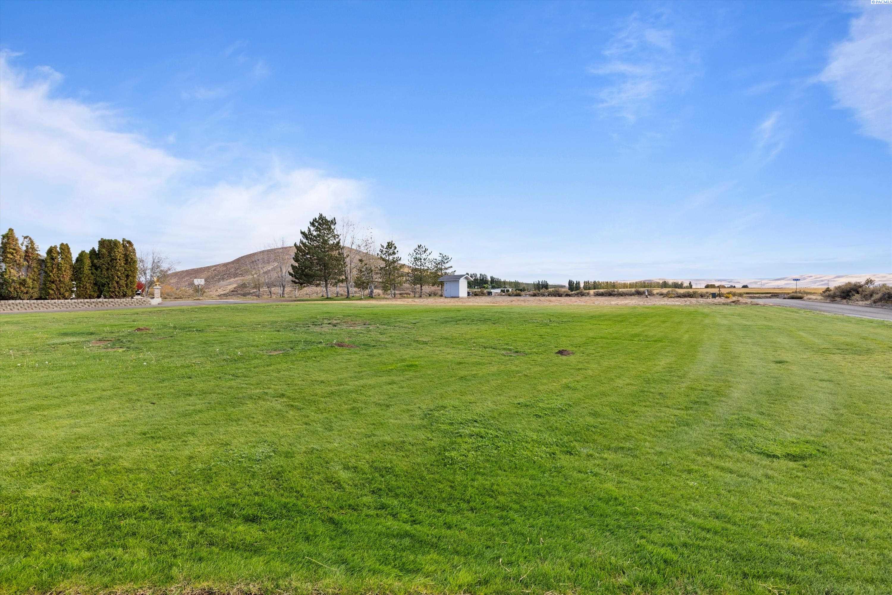 70516 E 680 Pr Ne, Richland, WA 99352