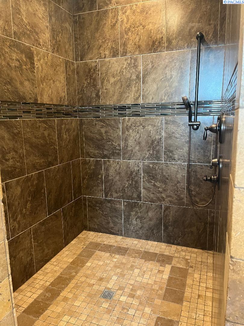 70516 E 680 Pr Ne, Richland, WA 99352