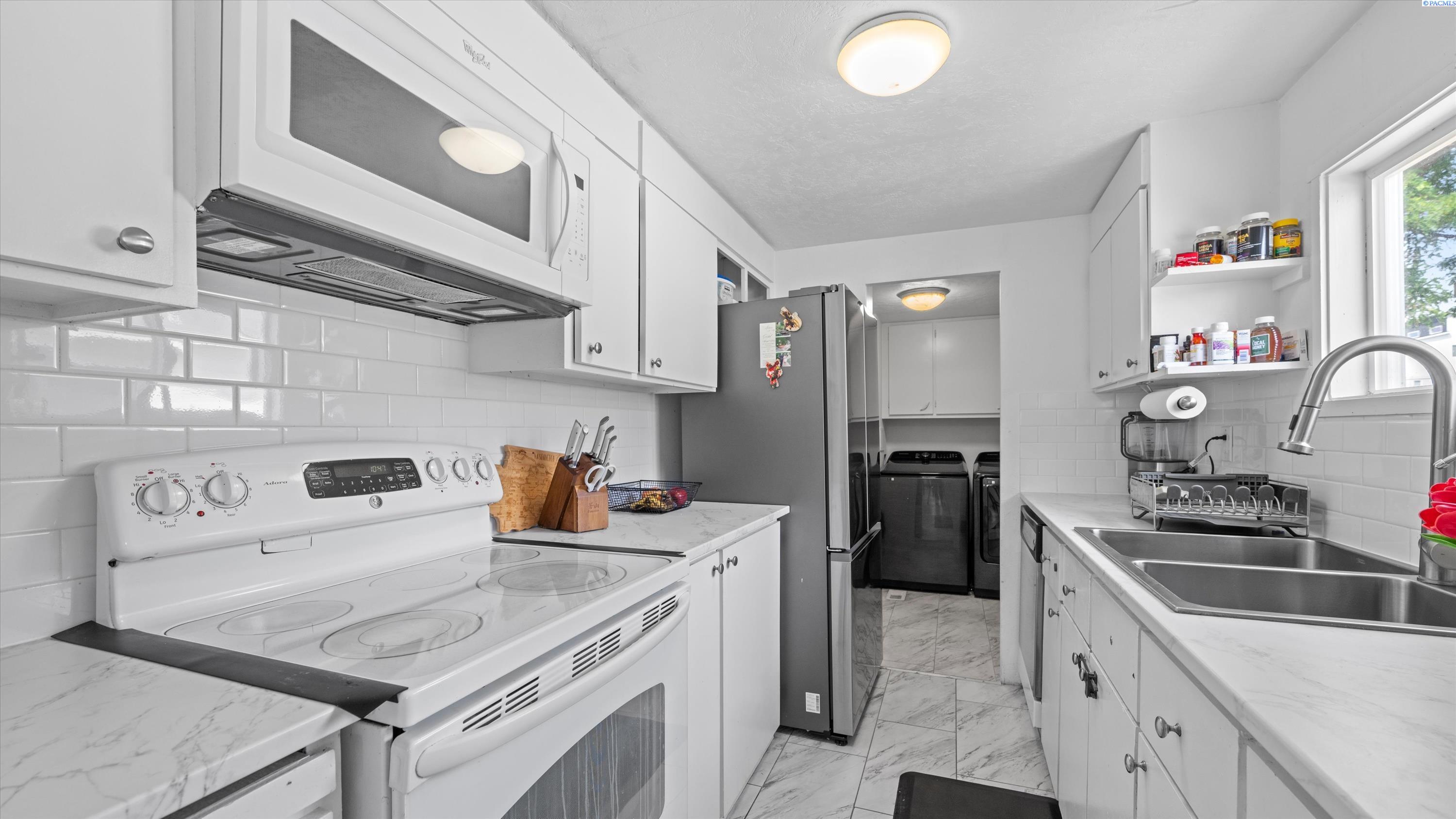 189 S 38th Ave #8, West Richland, WA 99353