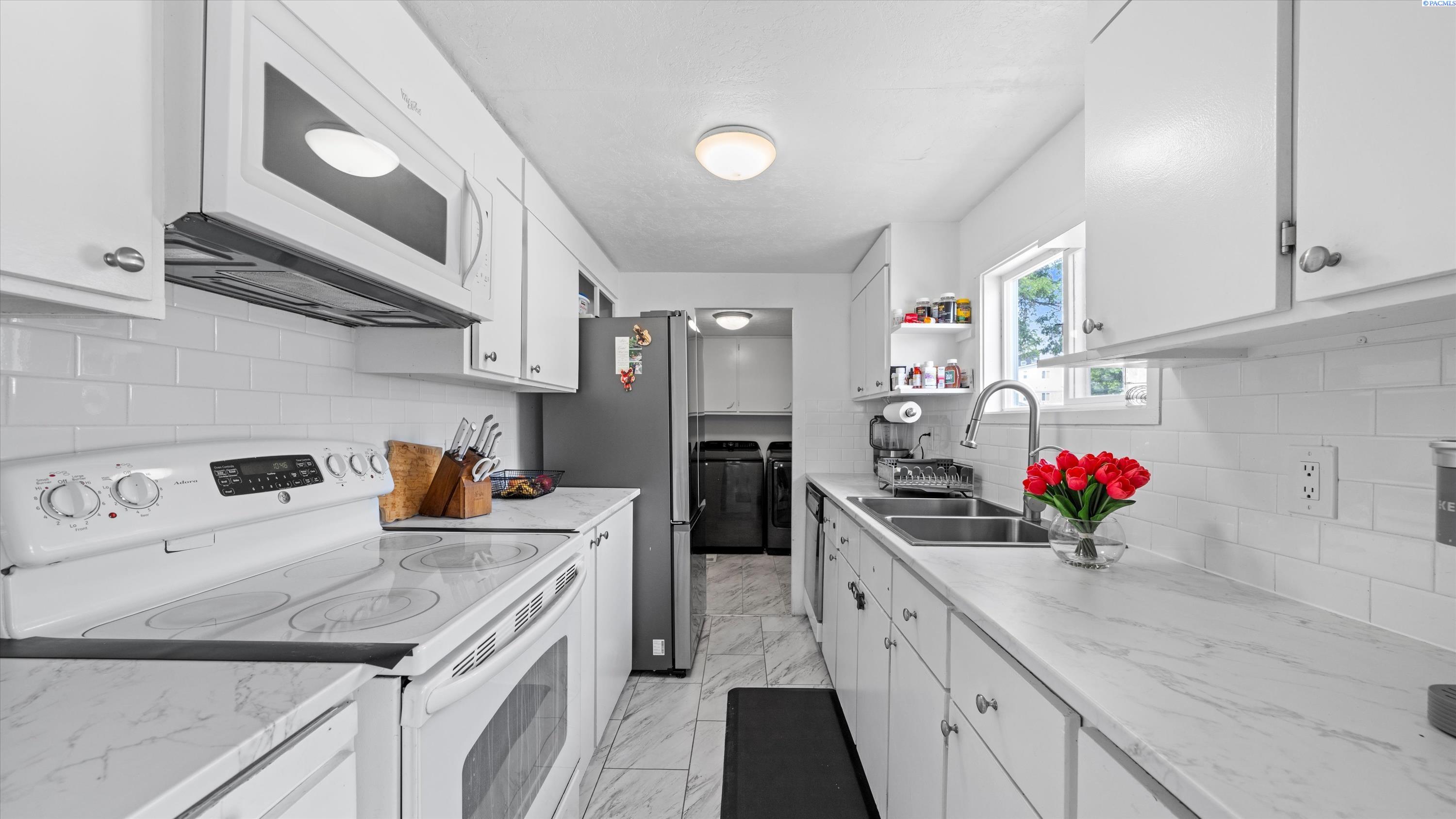 189 S 38th Ave #8, West Richland, WA 99353